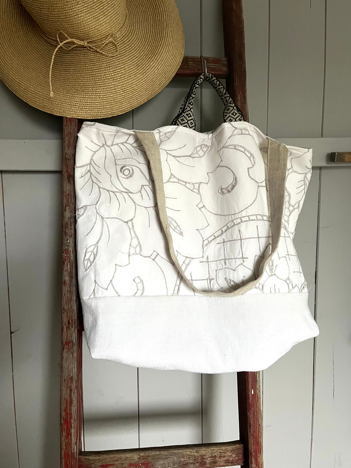 Extra große Tasche aus alter Richelieuspitze