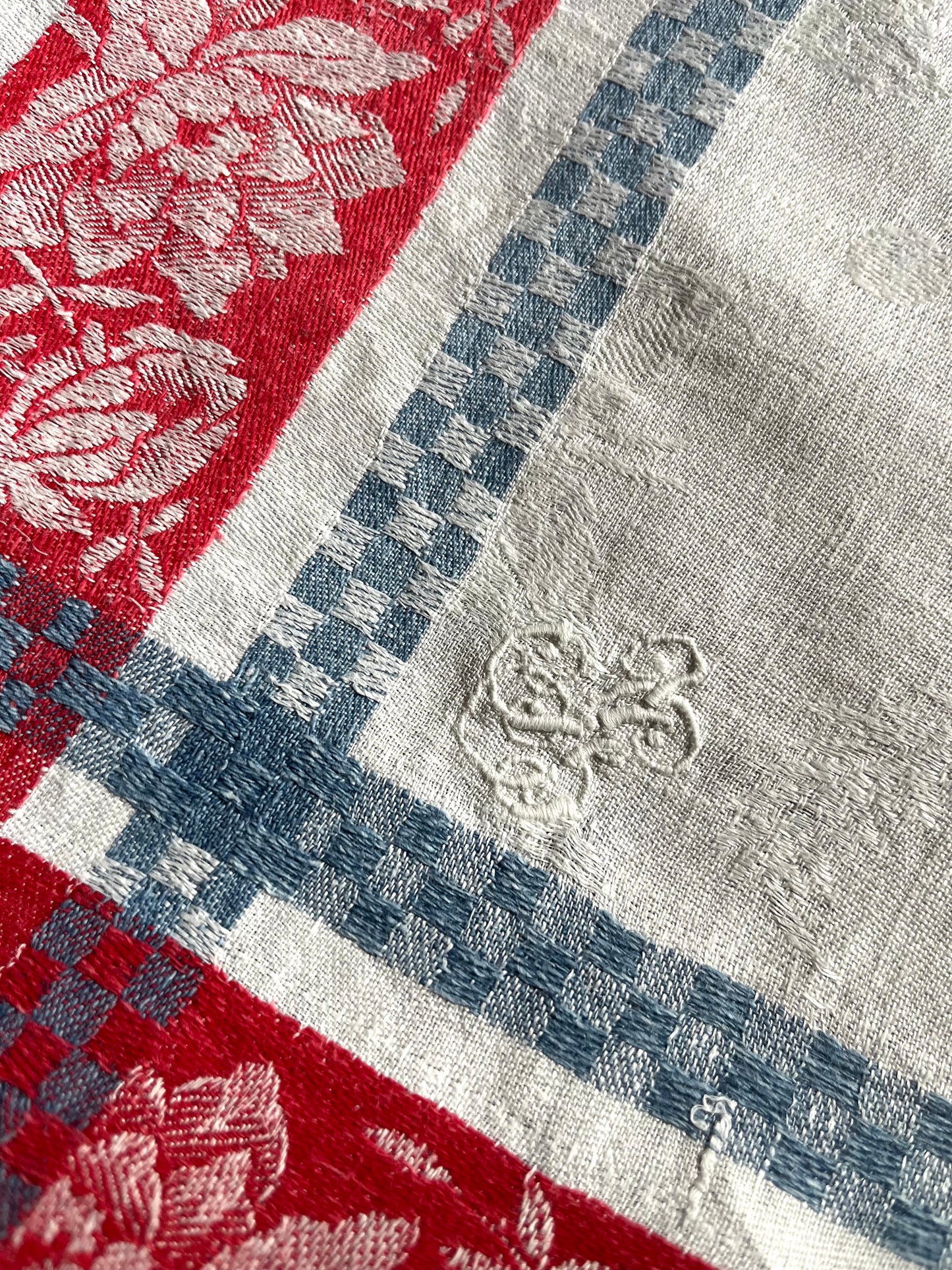 Prachtstück für die Tafel: Leinen Damast Decke in Blau /Weiß/Rot 126 x 126