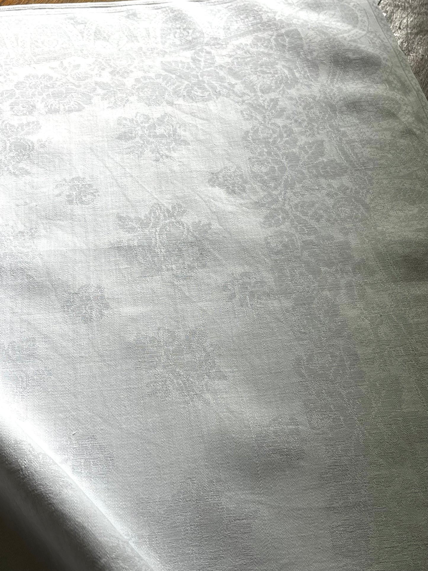 Leinendecke Serviette aus Frankreich mit Prunkdamast und Monogramm