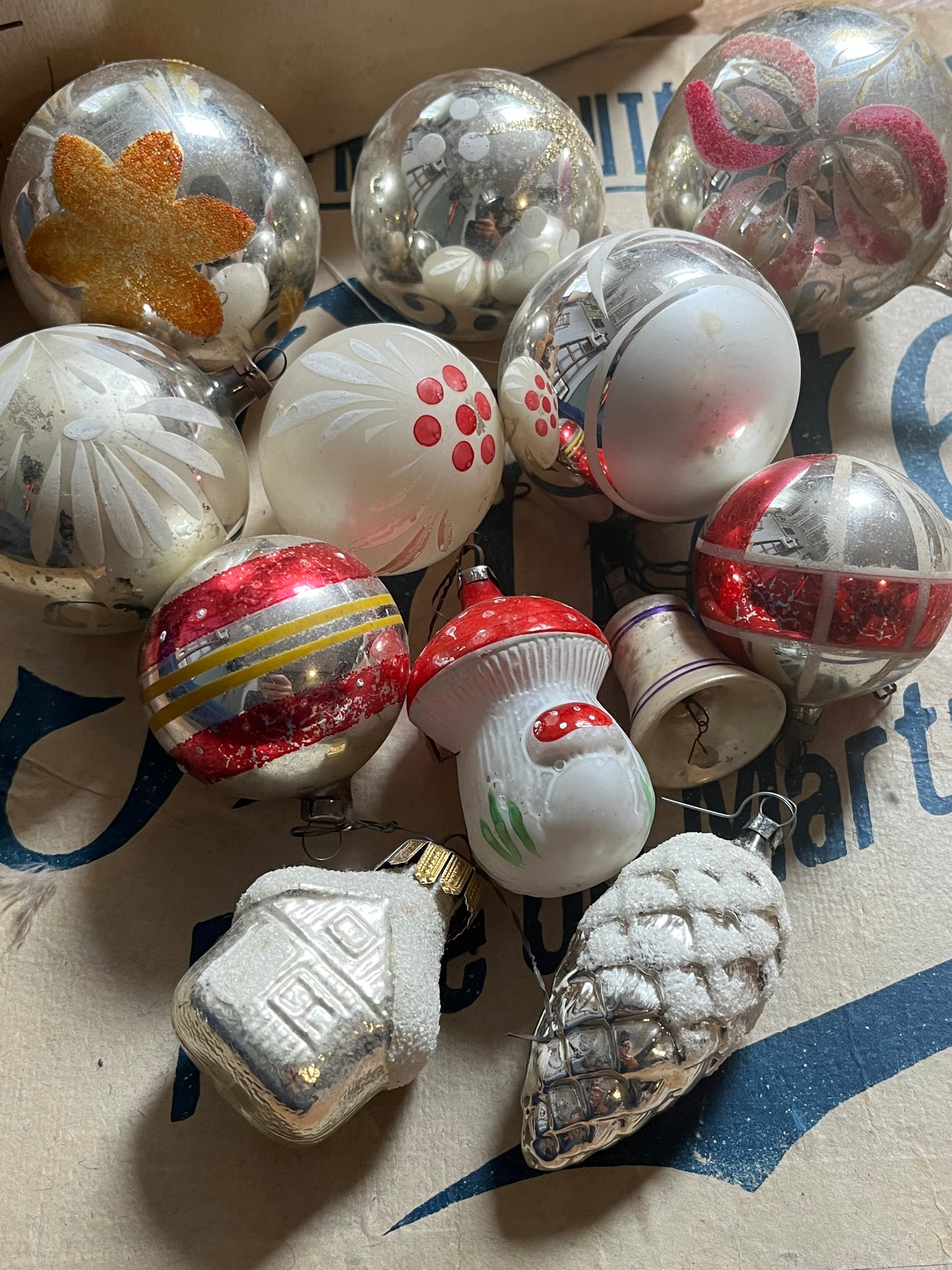Großer Karton Weihnachtsschmuck von ca. 1940