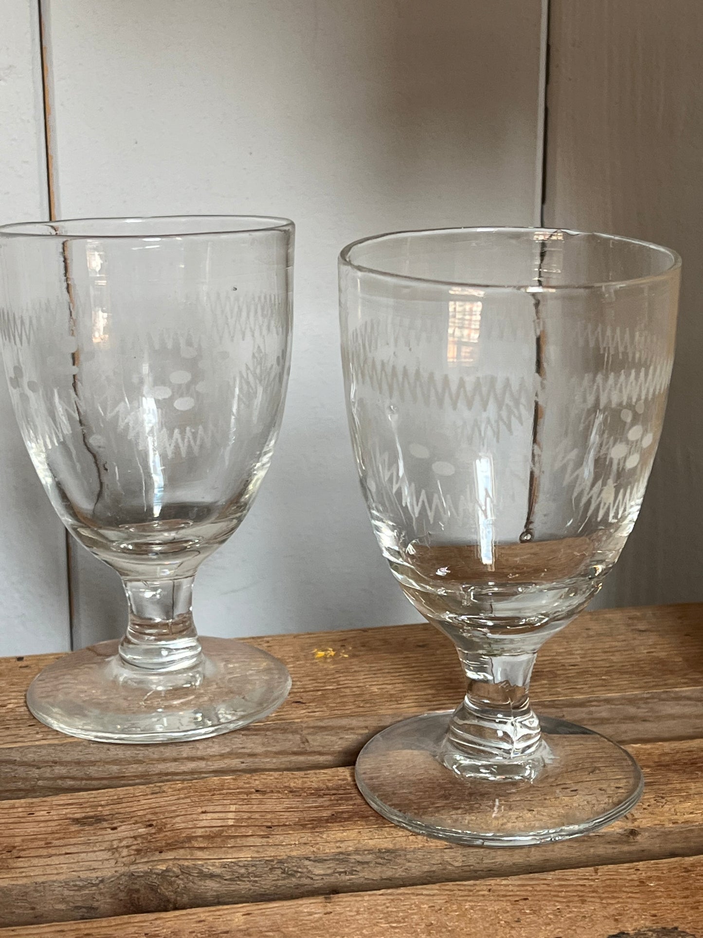 2 französische alte Bistro Gläser für Aperitif mit Schliff