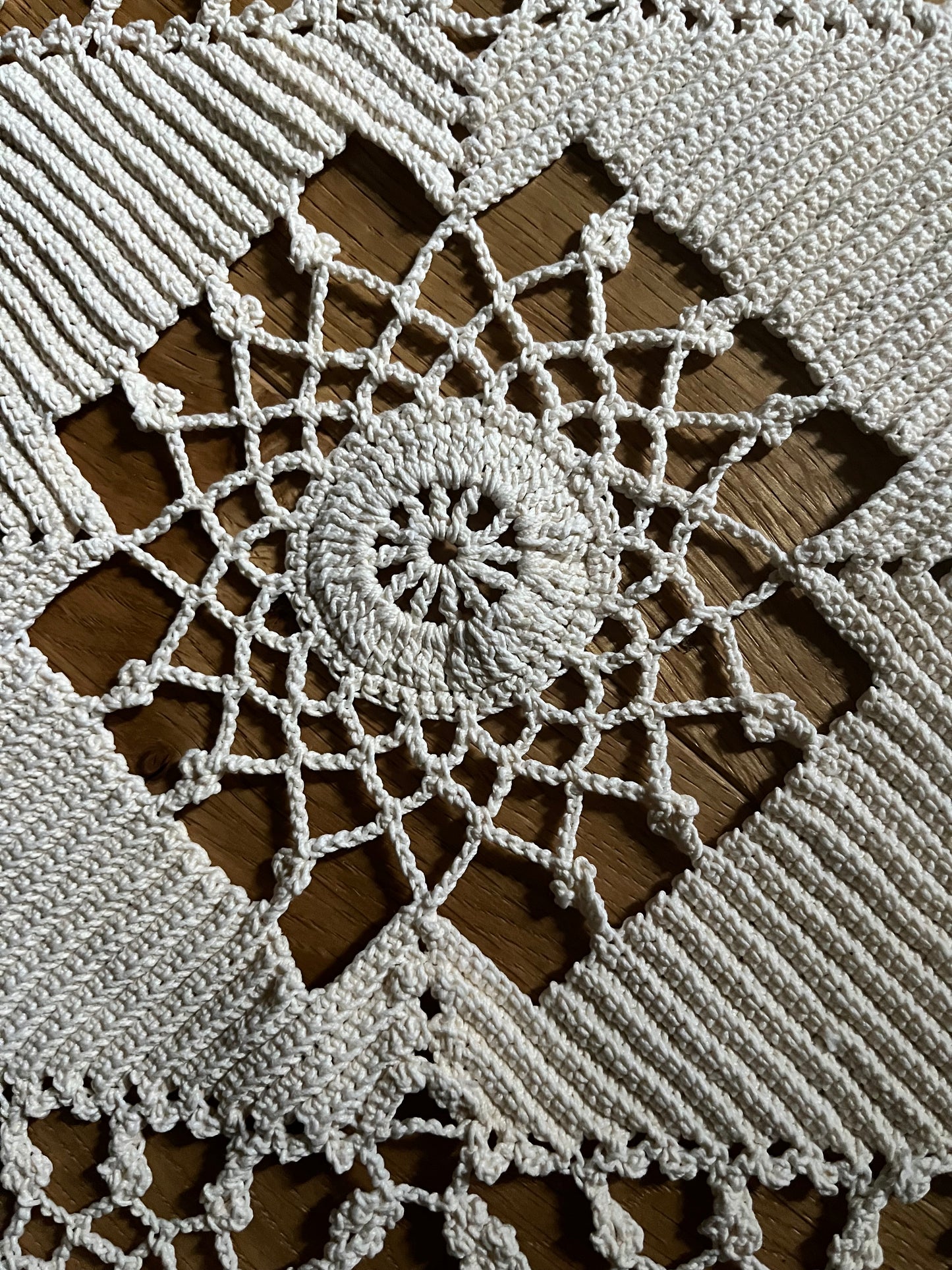 2,4 Kilo Brocken: Tagesdecke Häkeldecke aus Belgien 205 x 210
