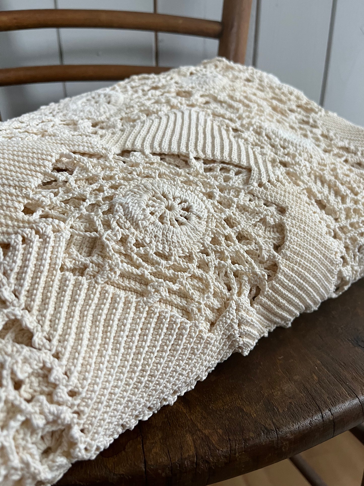 2,4 Kilo Brocken: Tagesdecke Häkeldecke aus Belgien 205 x 210