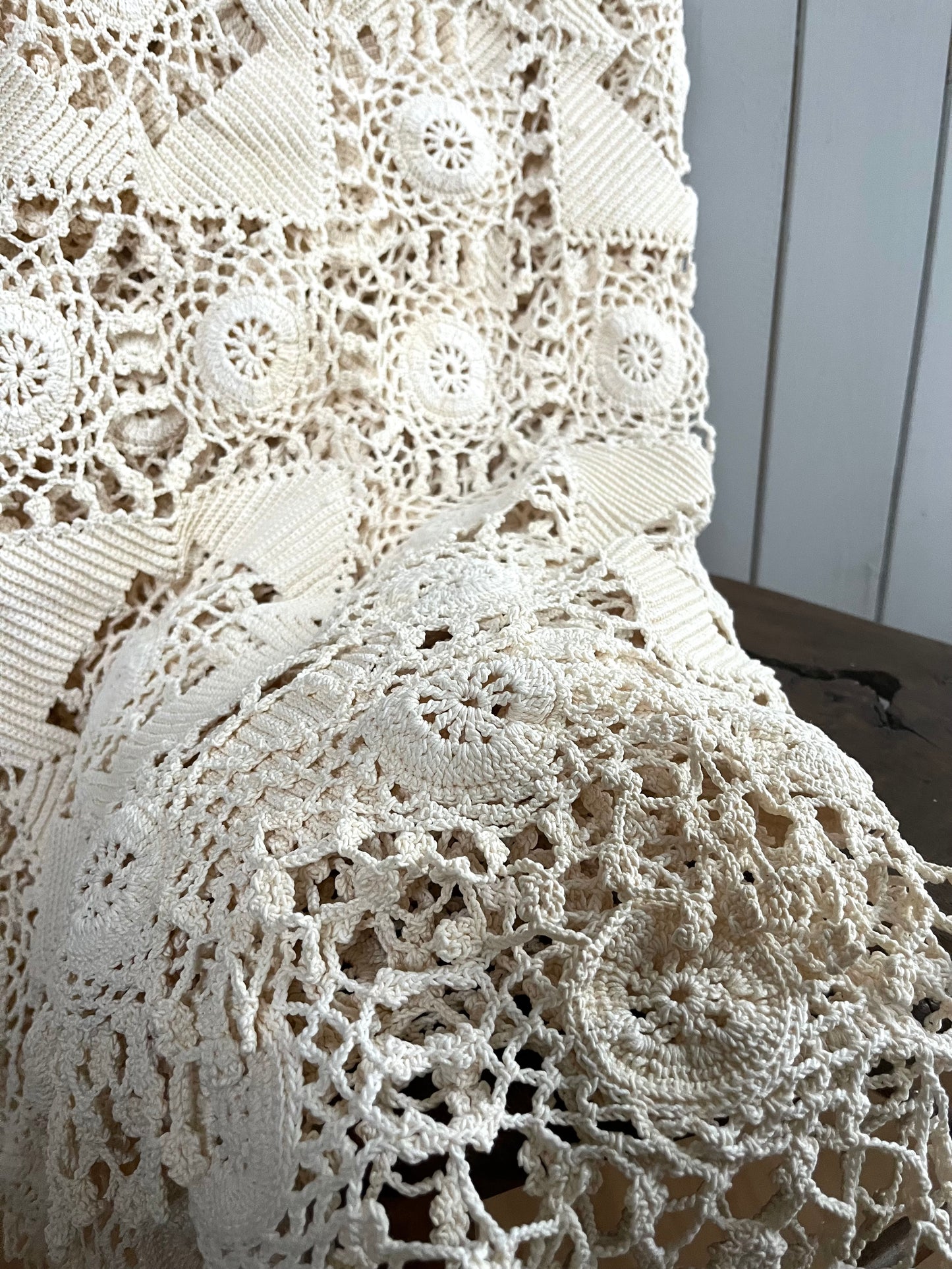 2,4 Kilo Brocken: Tagesdecke Häkeldecke aus Belgien 205 x 210