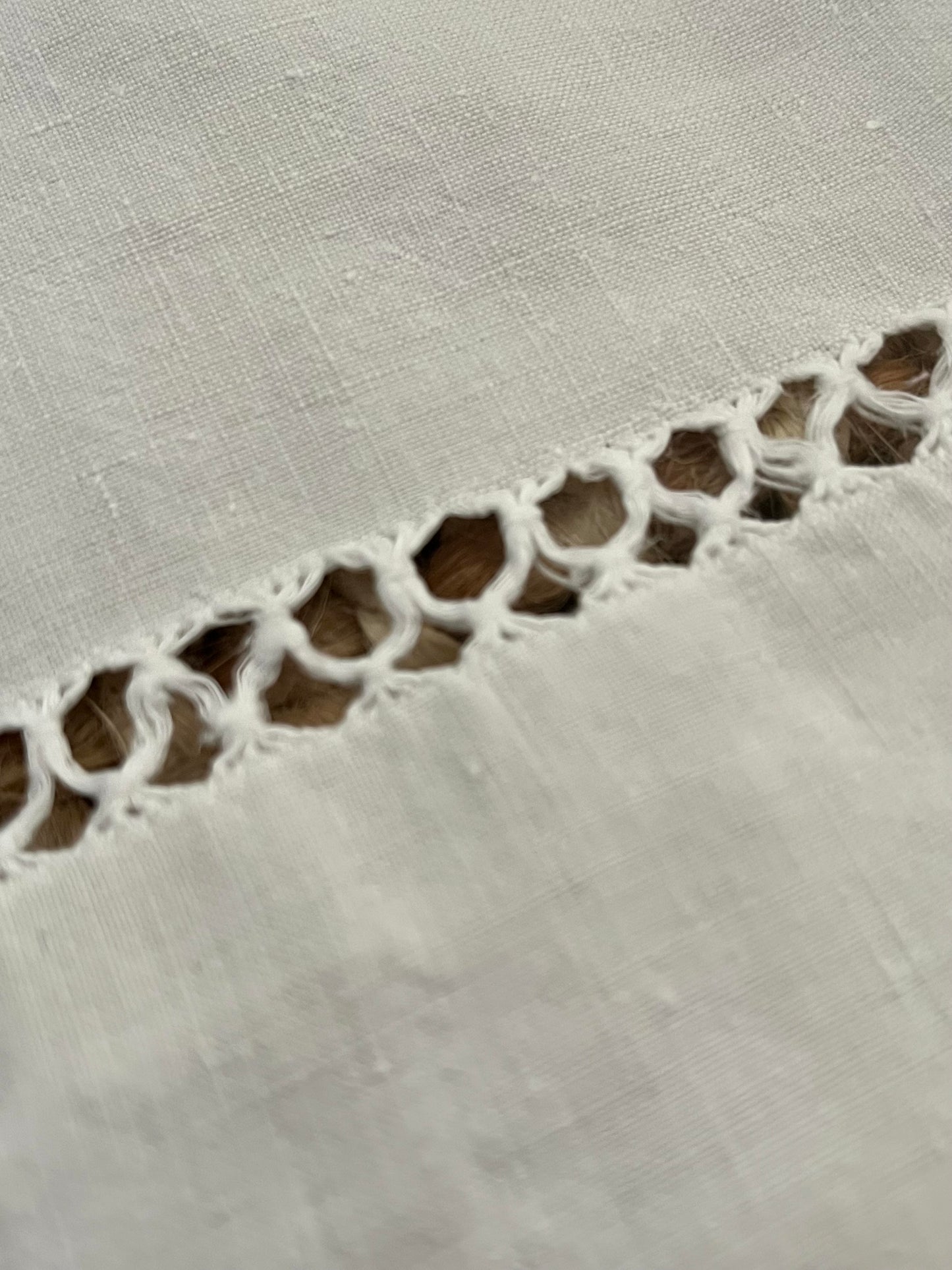 XL Leinen Laken aus Frankreich mit großem Monogramm und Hohlsaum