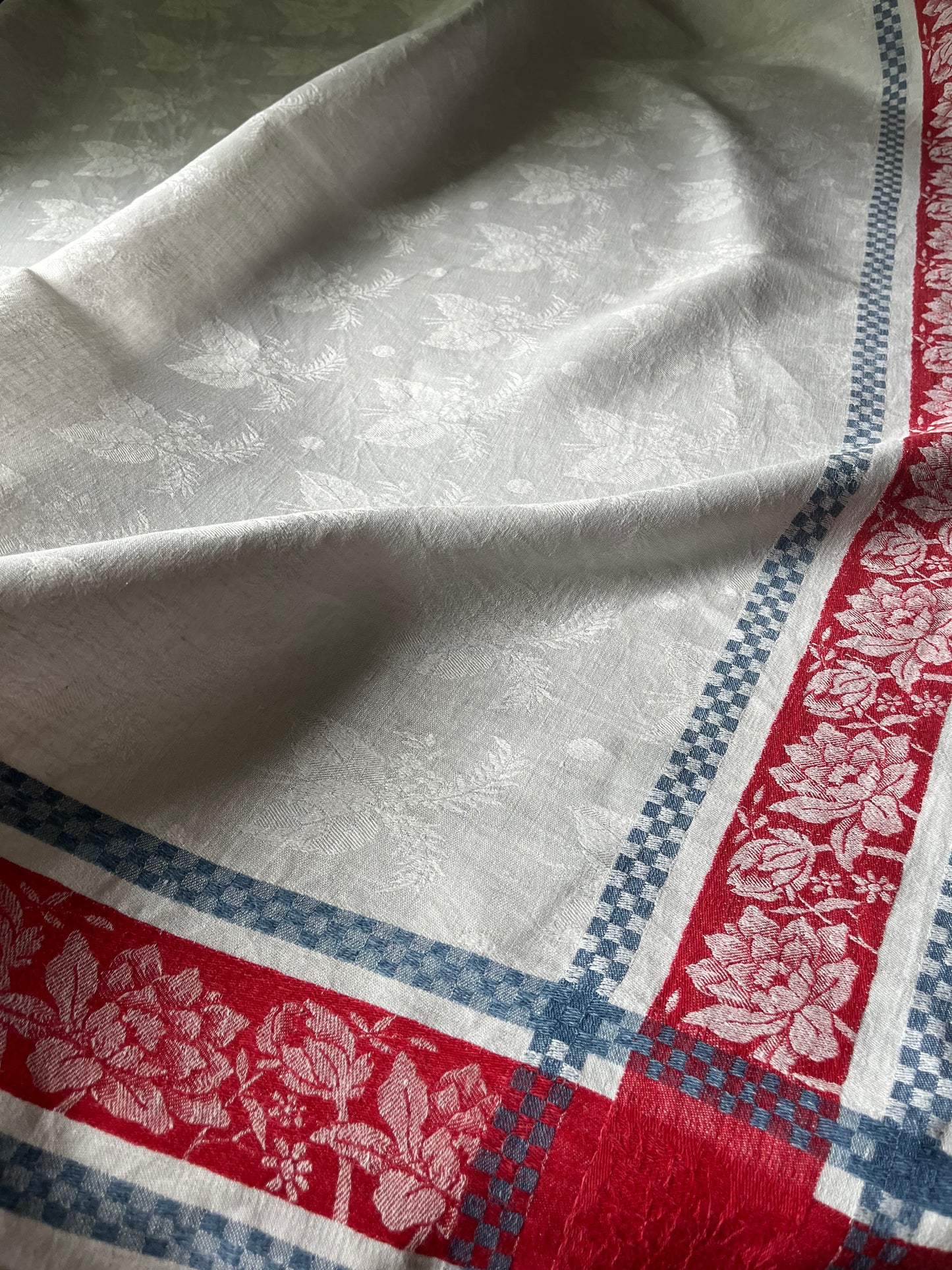 Prachtstück für die Tafel: Leinen Damast Decke in Blau /Weiß/Rot 126 x 126