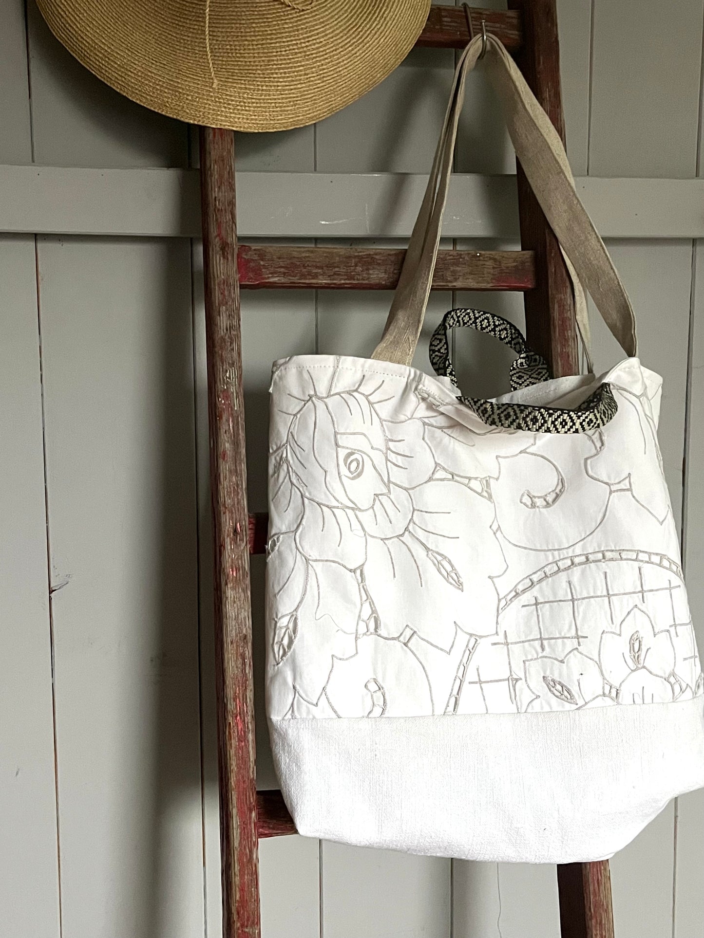Extra große Tasche aus alter Richelieuspitze