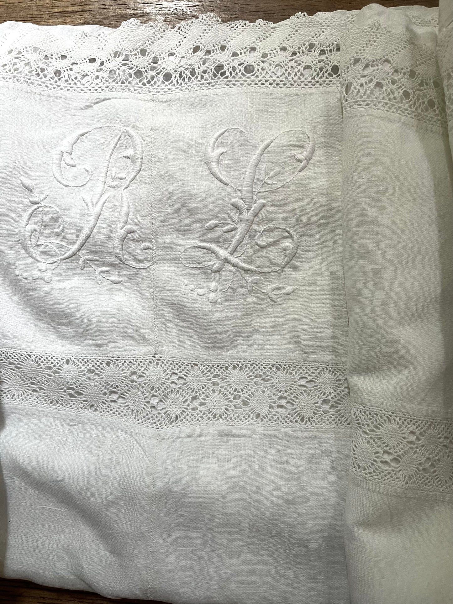 Feines und altes Laken aus Frankreich mit Monogramm RL 260 x 155