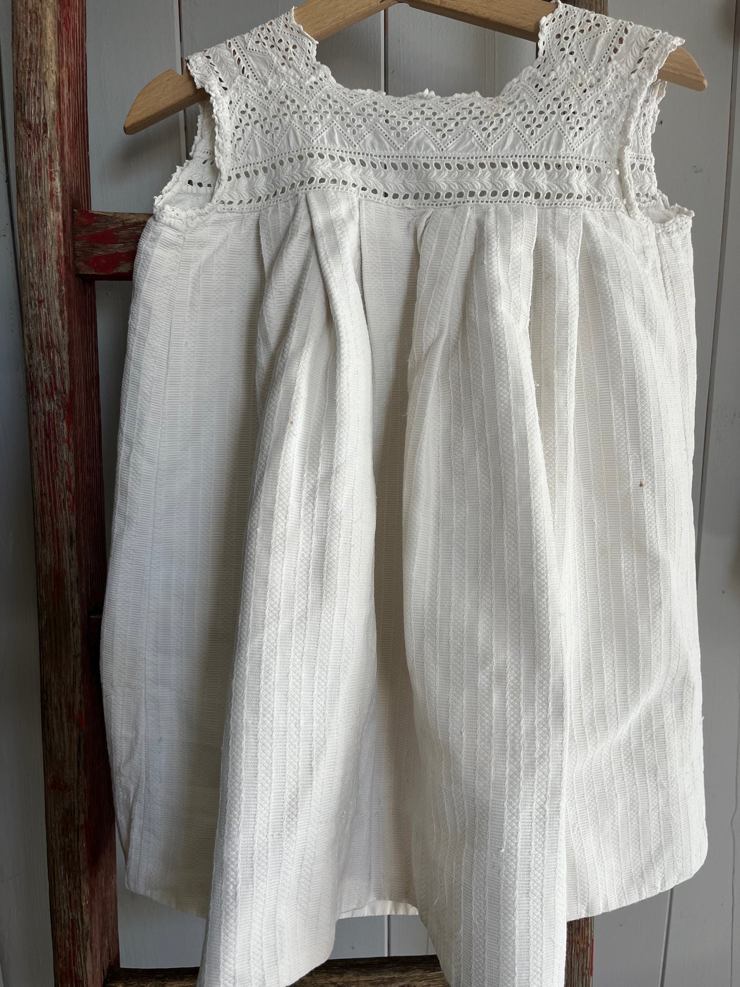 Für Mademoiselle: Kleid mit Spitze