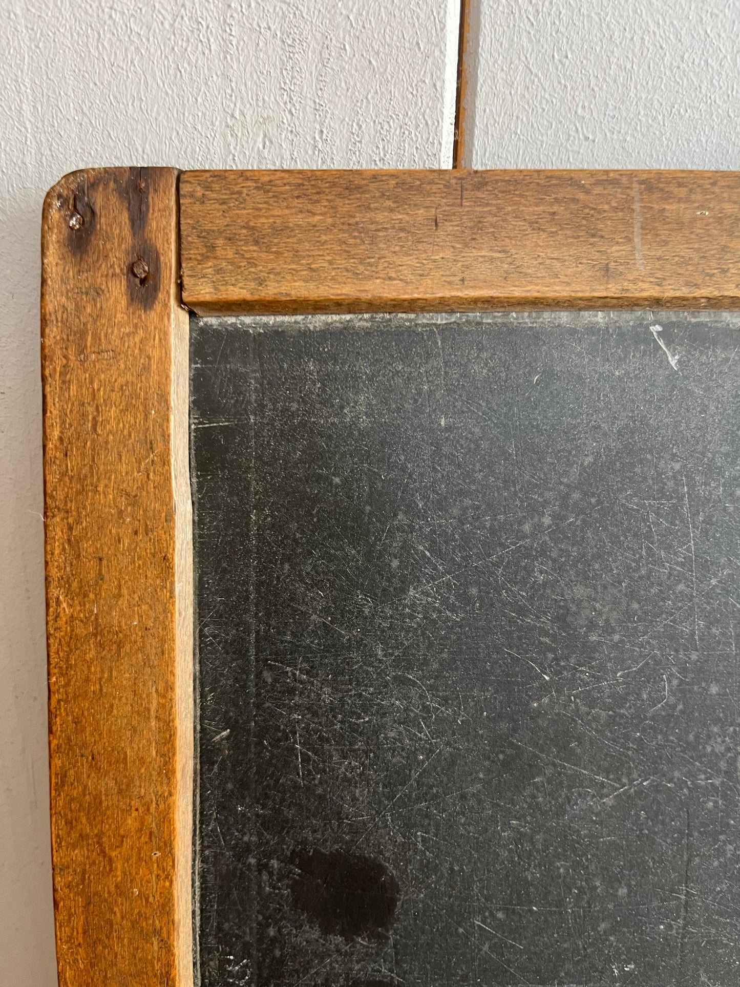 Alte Schultafel aus Belgien mit Holz gerahmt - schwer