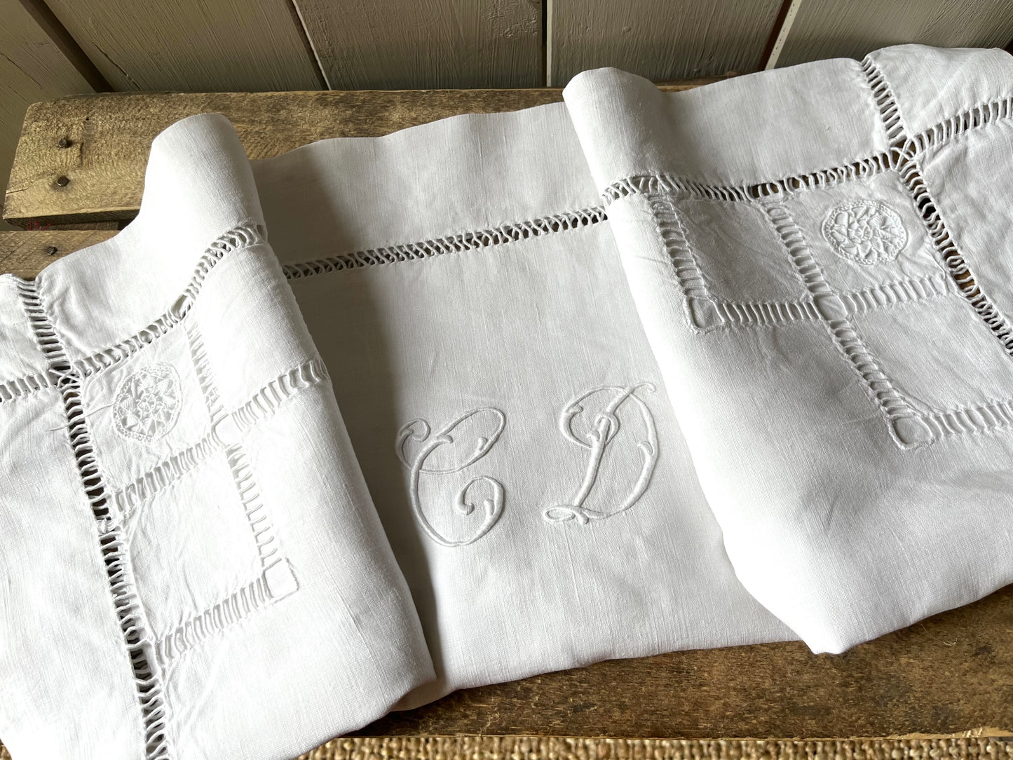 Leinenkissen aus Frankreich mit Monogramm und Hohlsaum