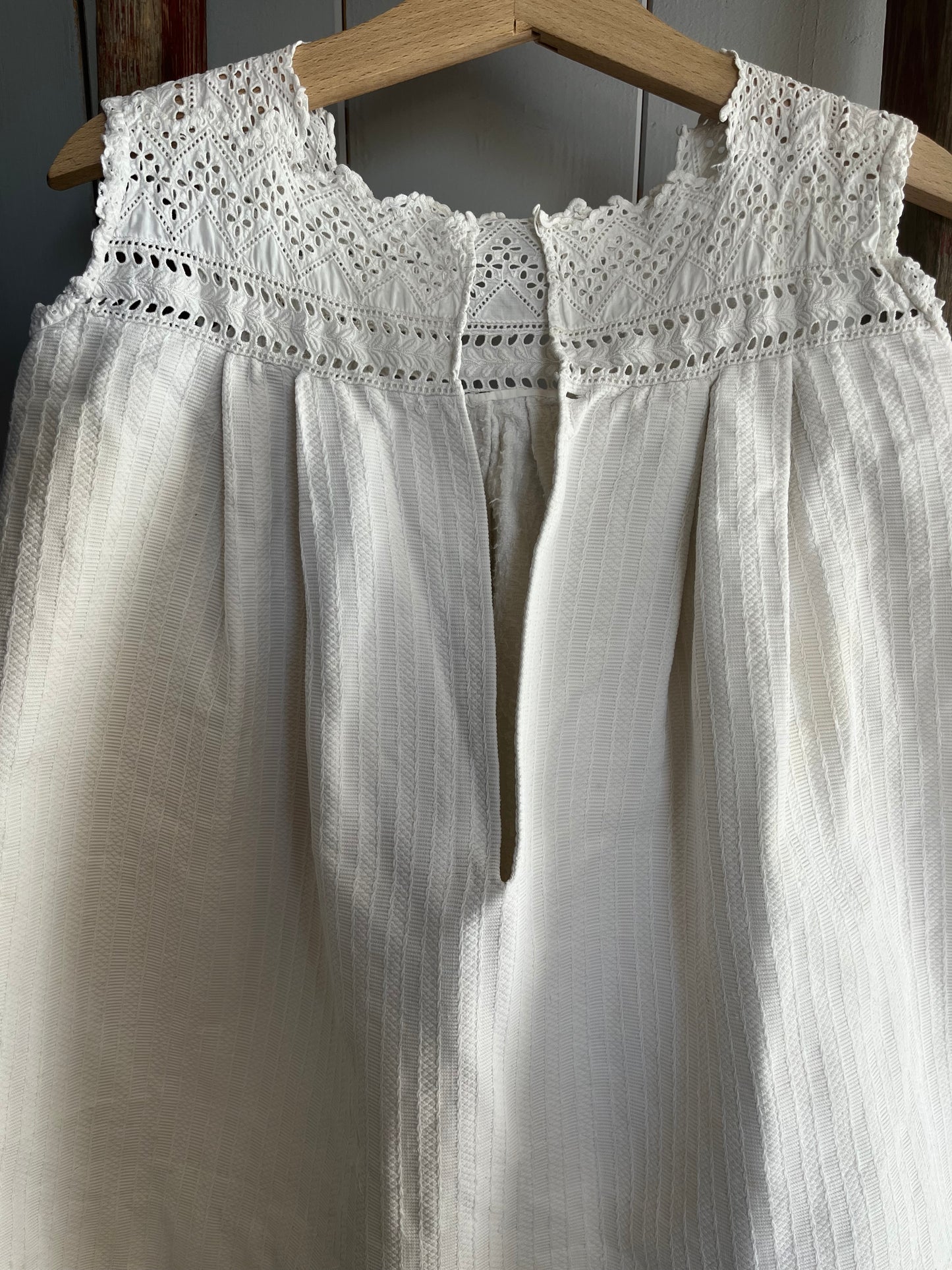 Für Mademoiselle: Kleid mit Spitze