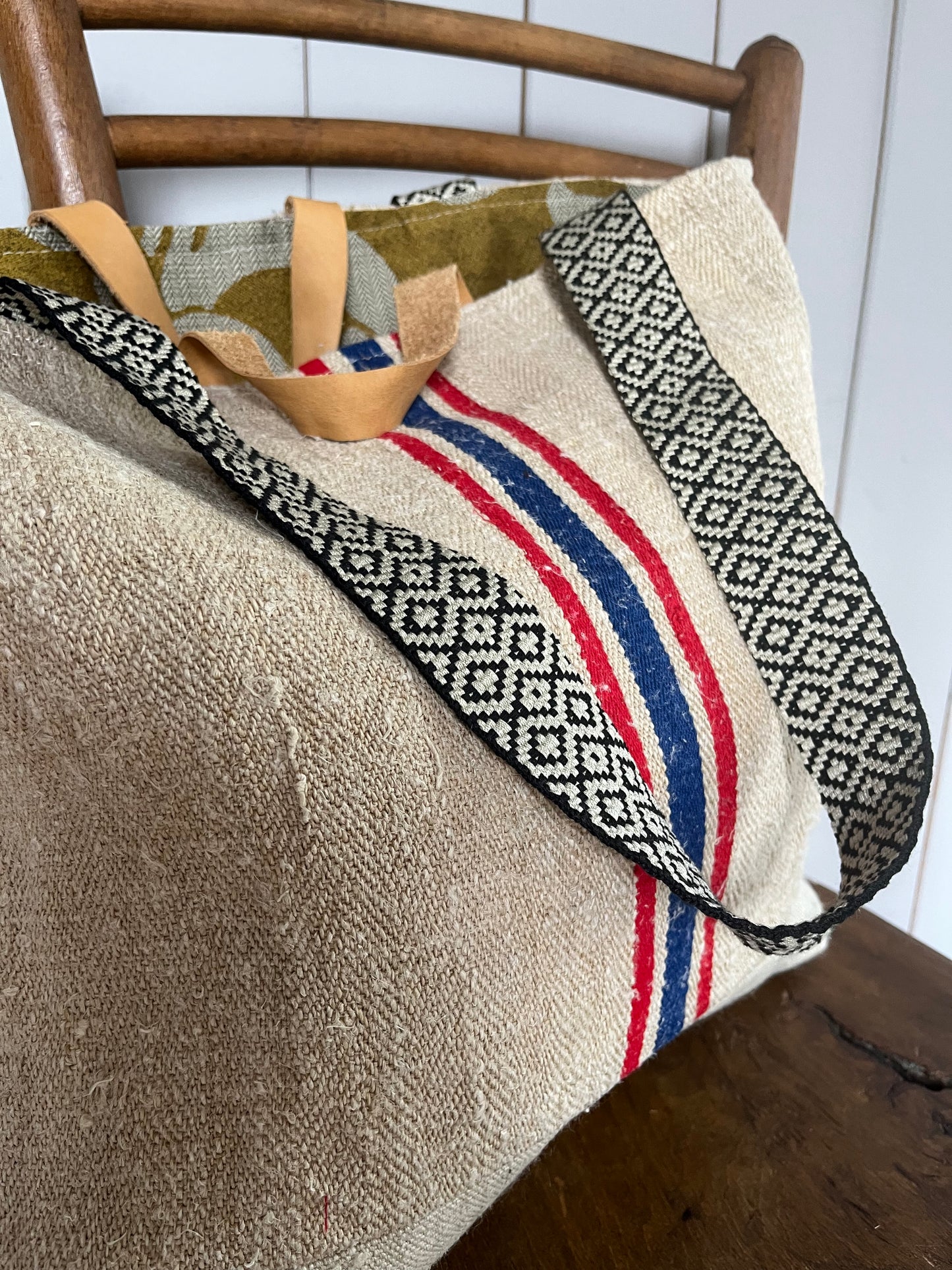 Rot/Blau gestreift: Große Tasche aus altem Leinensack