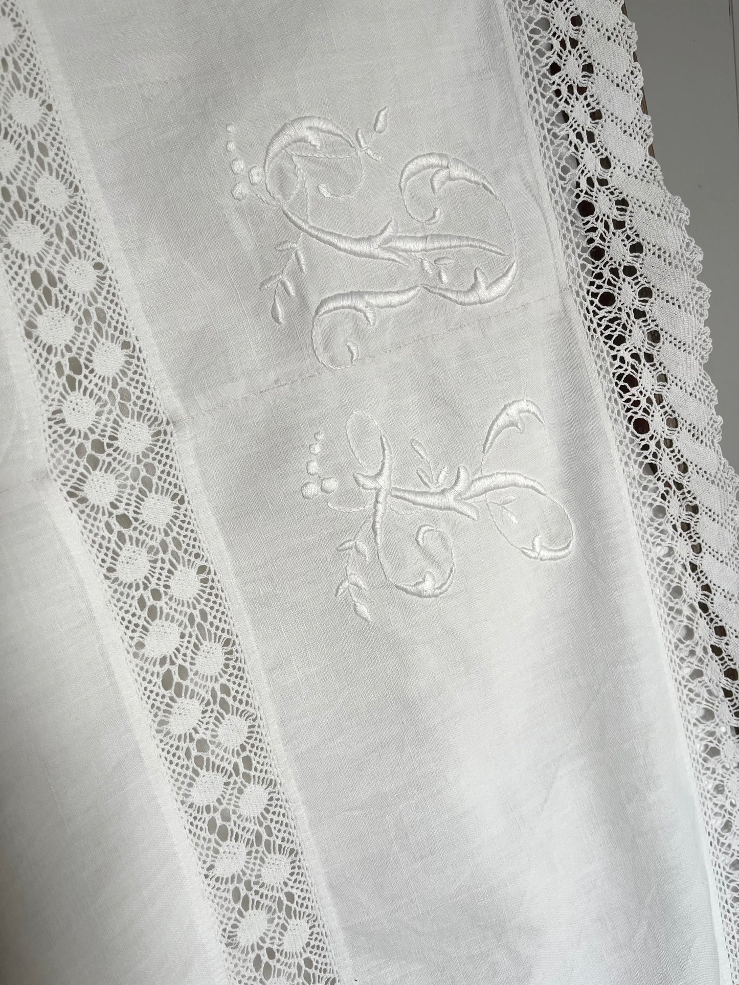Feines und altes Laken aus Frankreich mit Monogramm RL 260 x 155