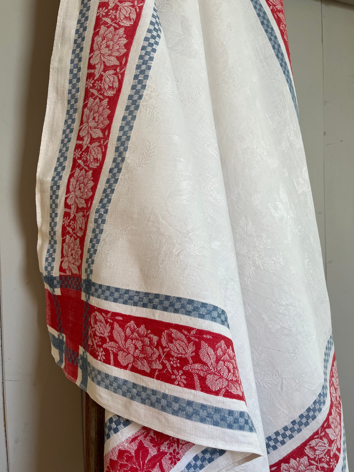 Prachtstück für die Tafel: Leinen Damast Decke in Blau /Weiß/Rot 126 x 126