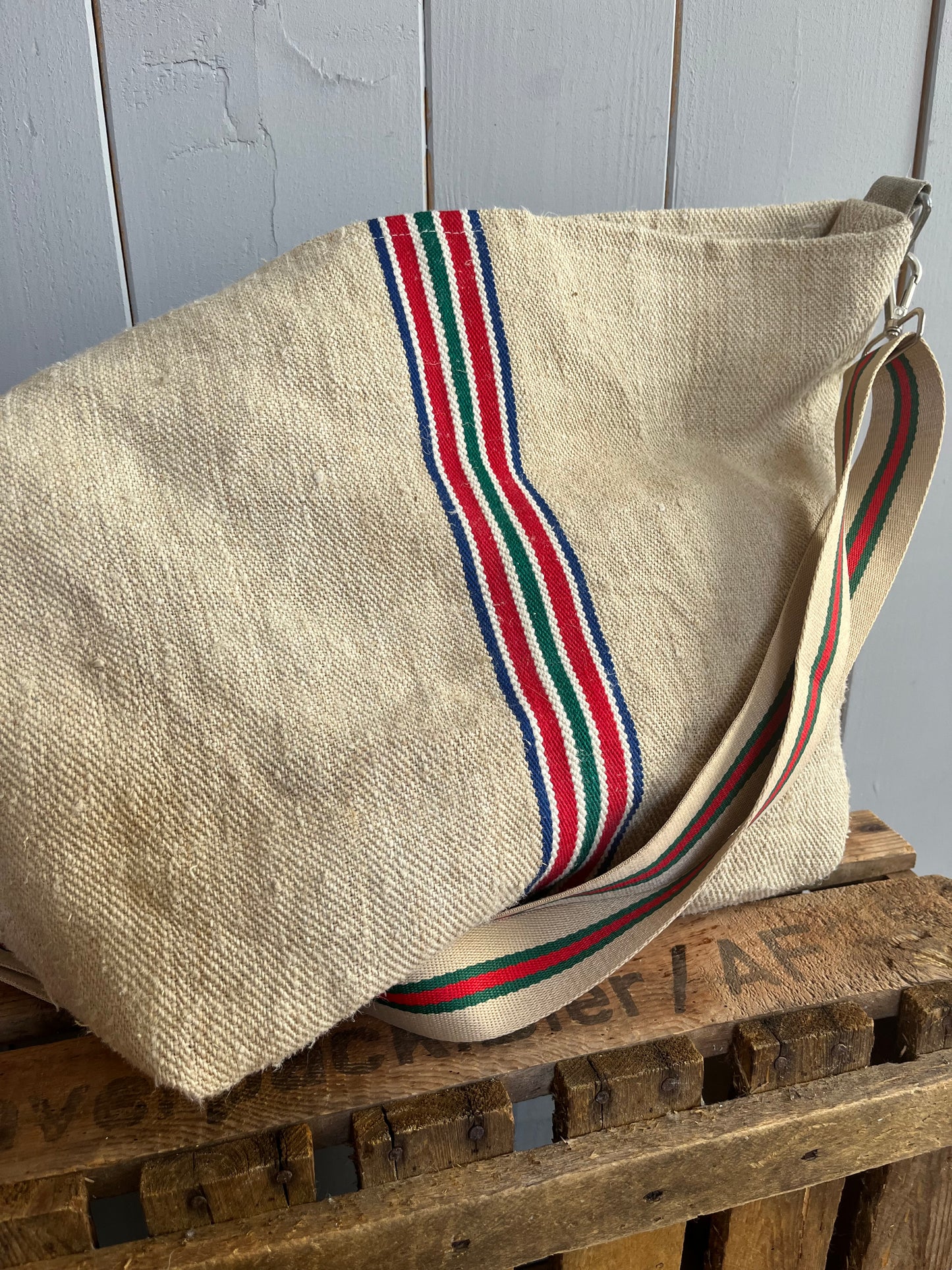 Hanftasche: große Tasche mit Streifen in Rot/Blau/Grün/Weiß