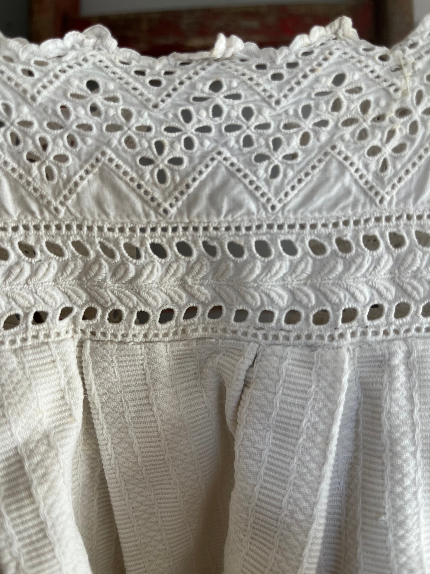 Für Mademoiselle: Kleid mit Spitze