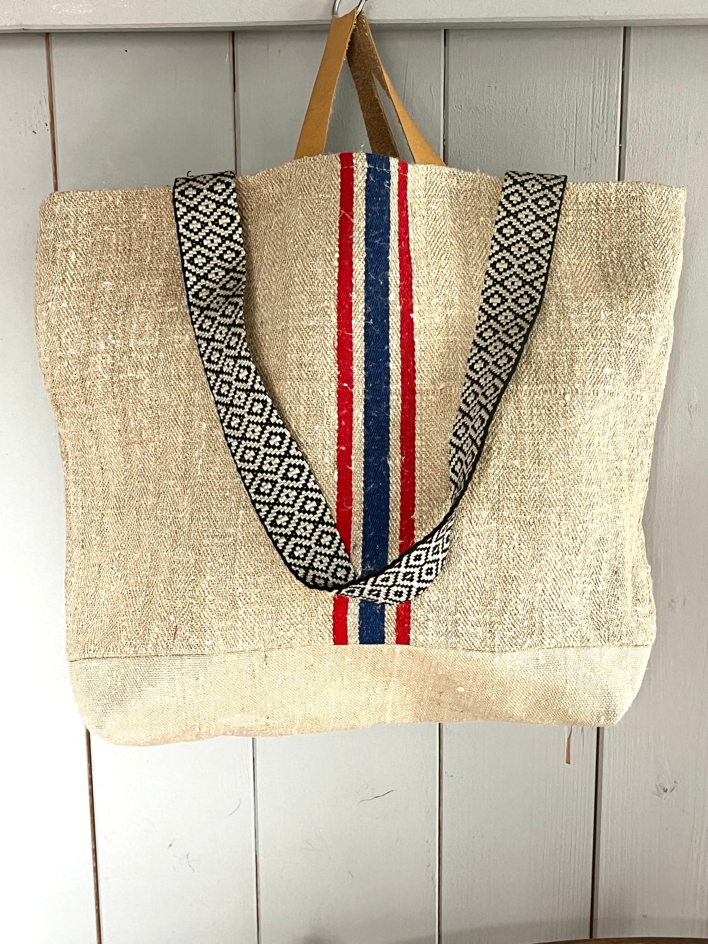 Rot/Blau gestreift: Große Tasche aus altem Leinensack