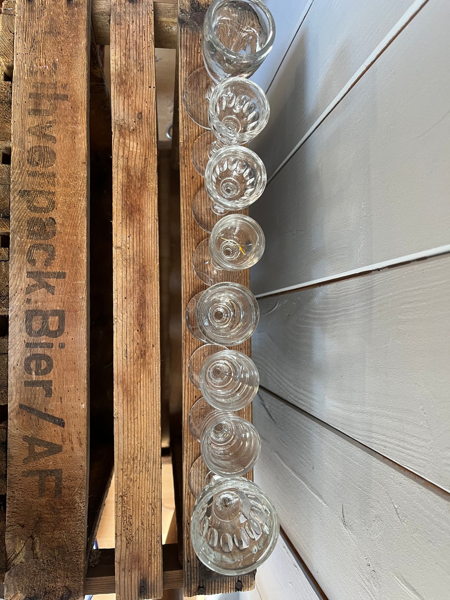 8 alte kleine französische Bistro Gläser für Schnaps