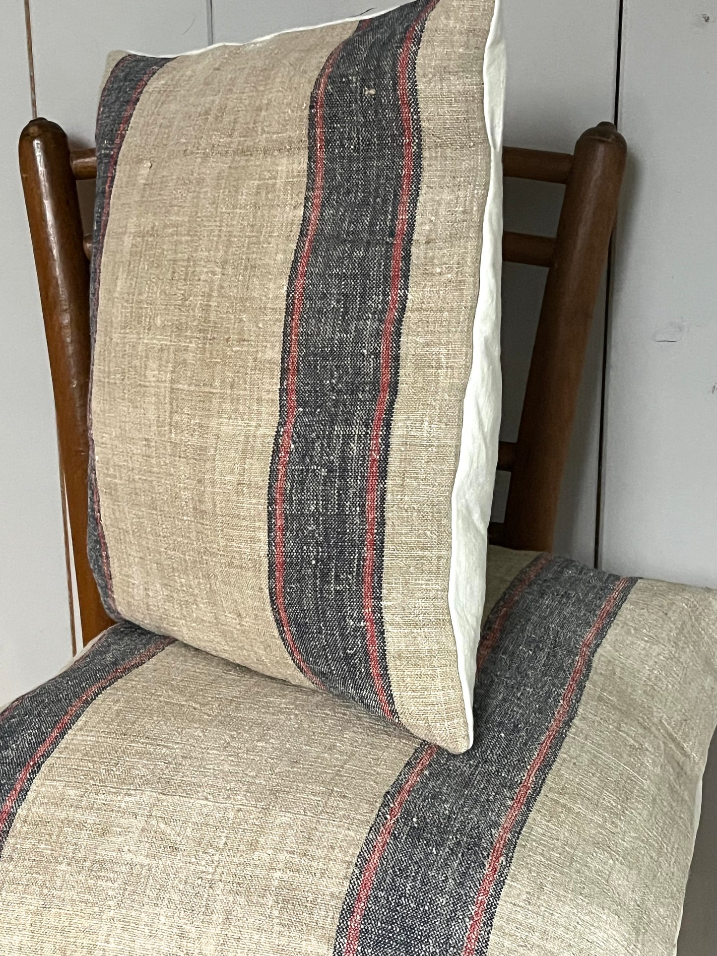 Blau/Rot gestreift: Vintage Kissen aus altem Leinensack 40 x 40