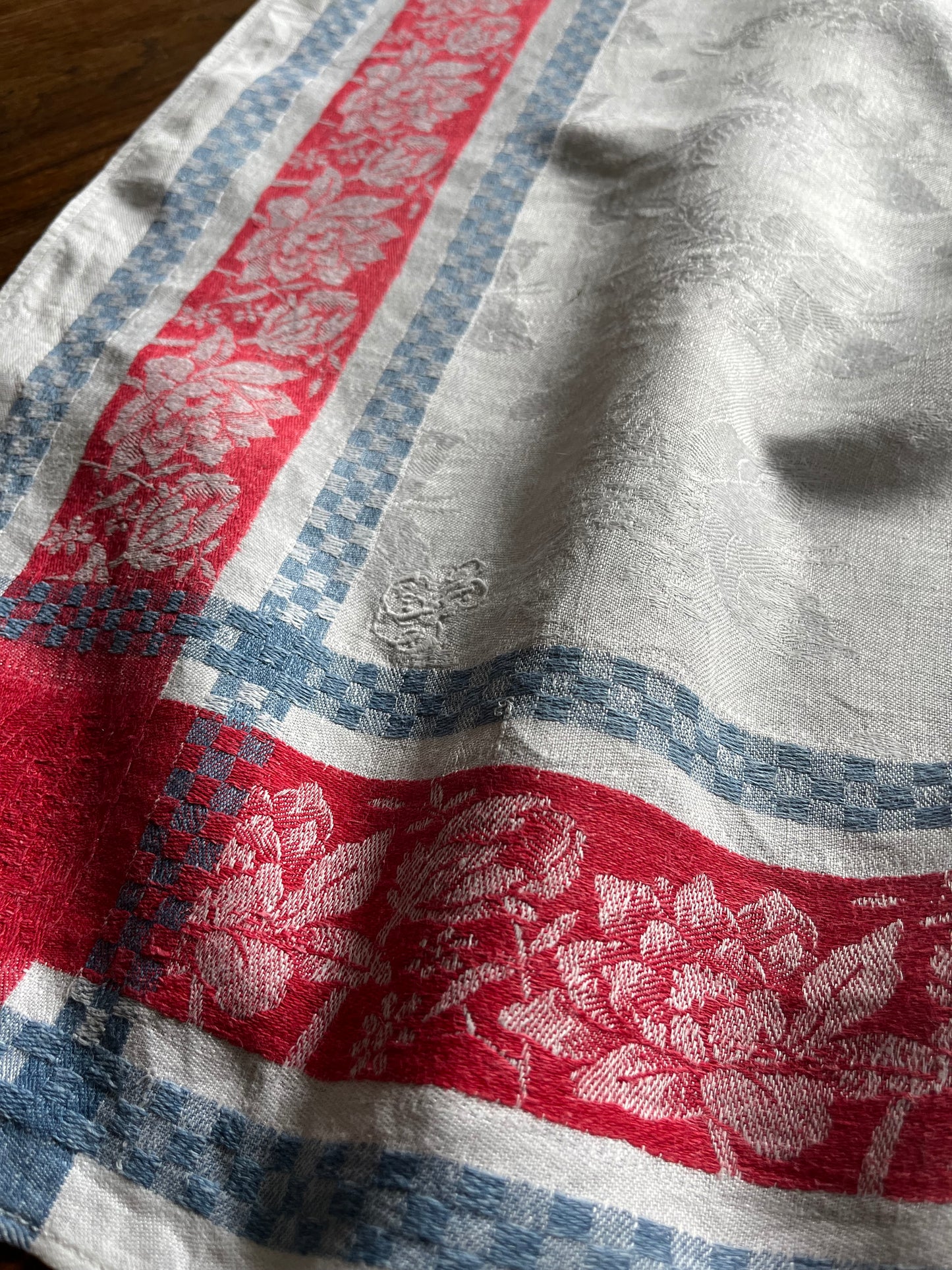Prachtstück für die Tafel: Leinen Damast Decke in Blau /Weiß/Rot 126 x 126