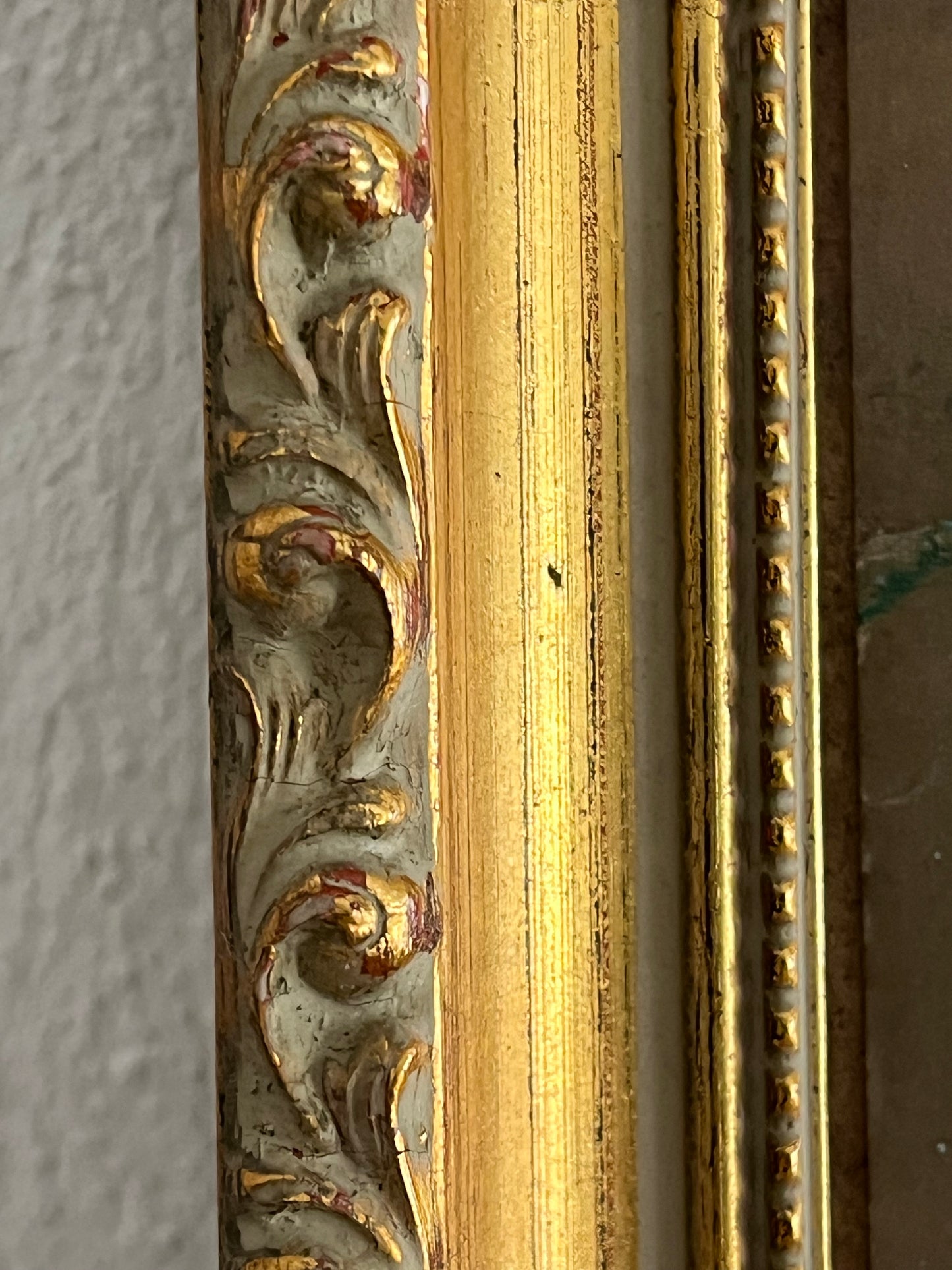 Altes, schweres Bild mit Blütenzweig hinter Glas, Goldrahmen aus Belgien