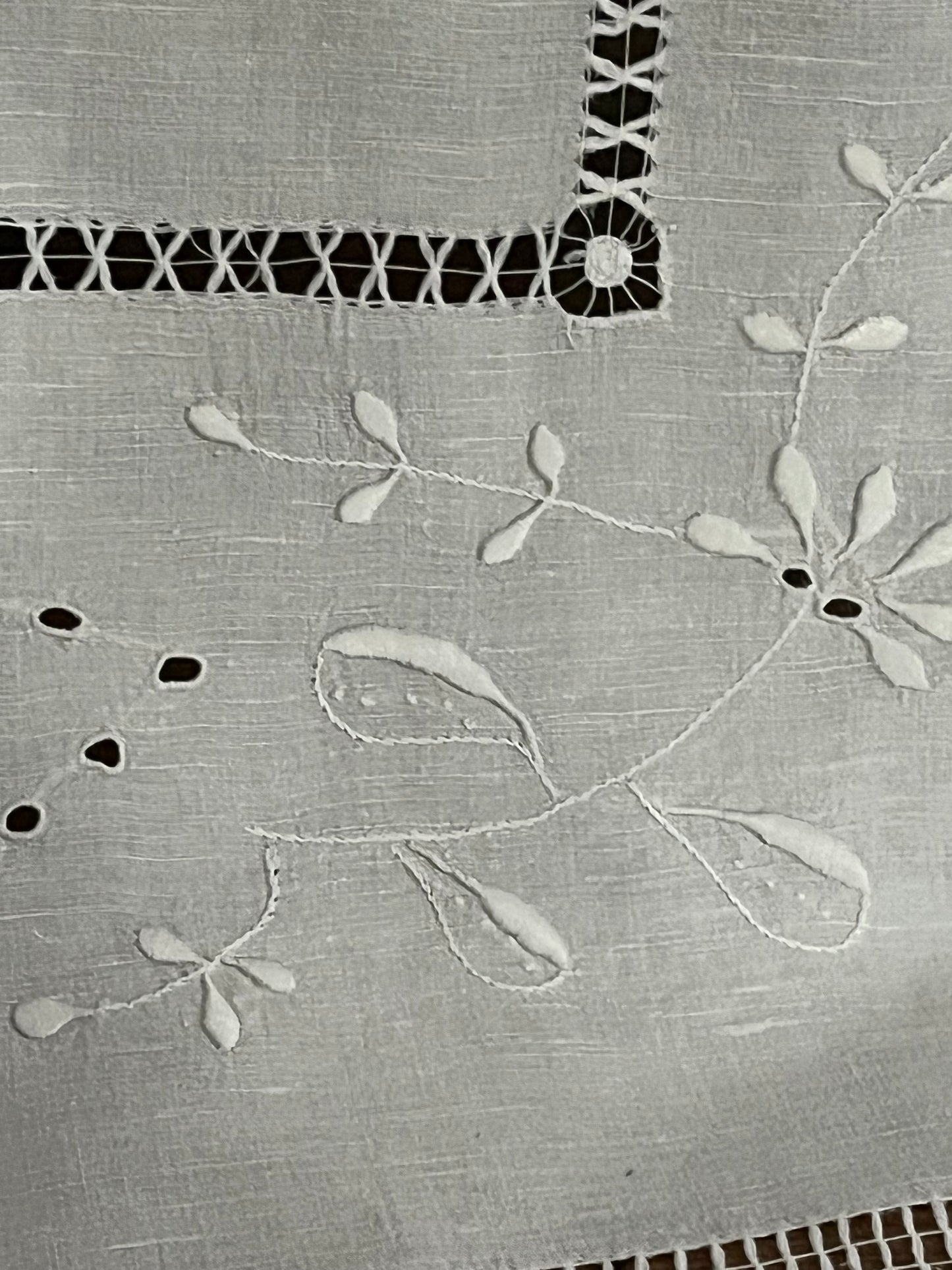 Riesin: fantastische Leinendecke mit viel Handarbeit aus Frankreich