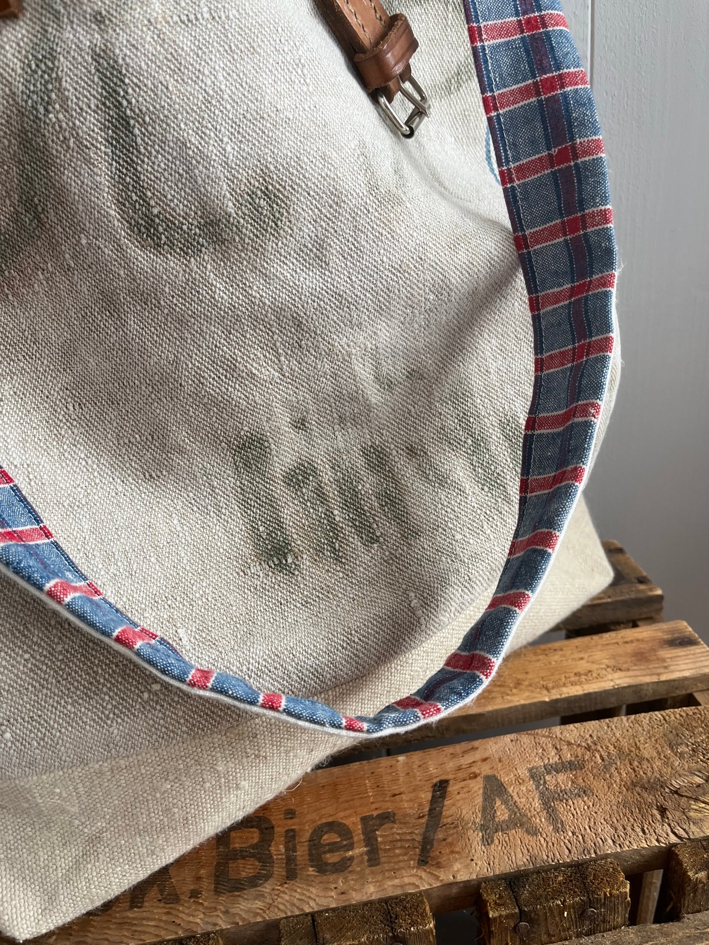 Very Vintage: Große Tasche aus altem Leinensack mit Streifen, Blüten und Aufschrift