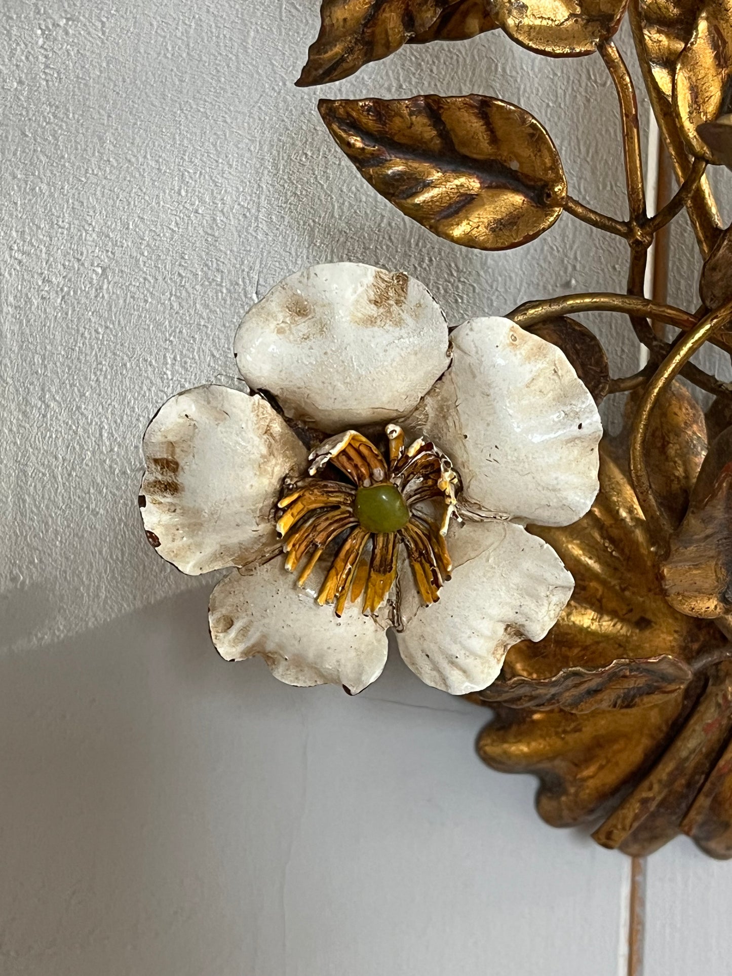 Florentinische Wandlampe mit Blättern und Blüten