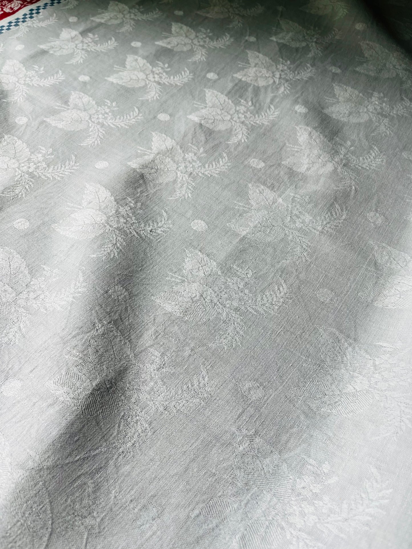Prachtstück für die Tafel: Leinen Damast Decke in Blau /Weiß/Rot 126 x 126