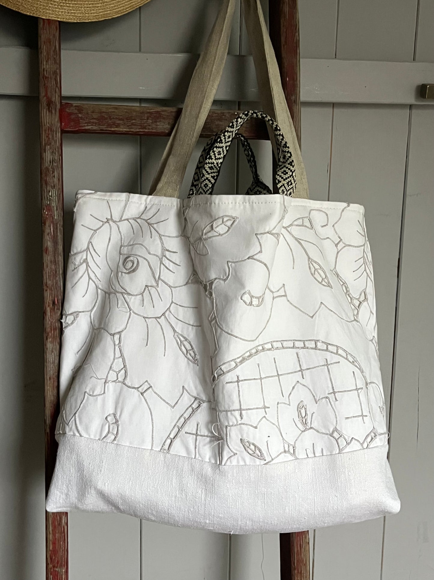 Extra große Tasche aus alter Richelieuspitze