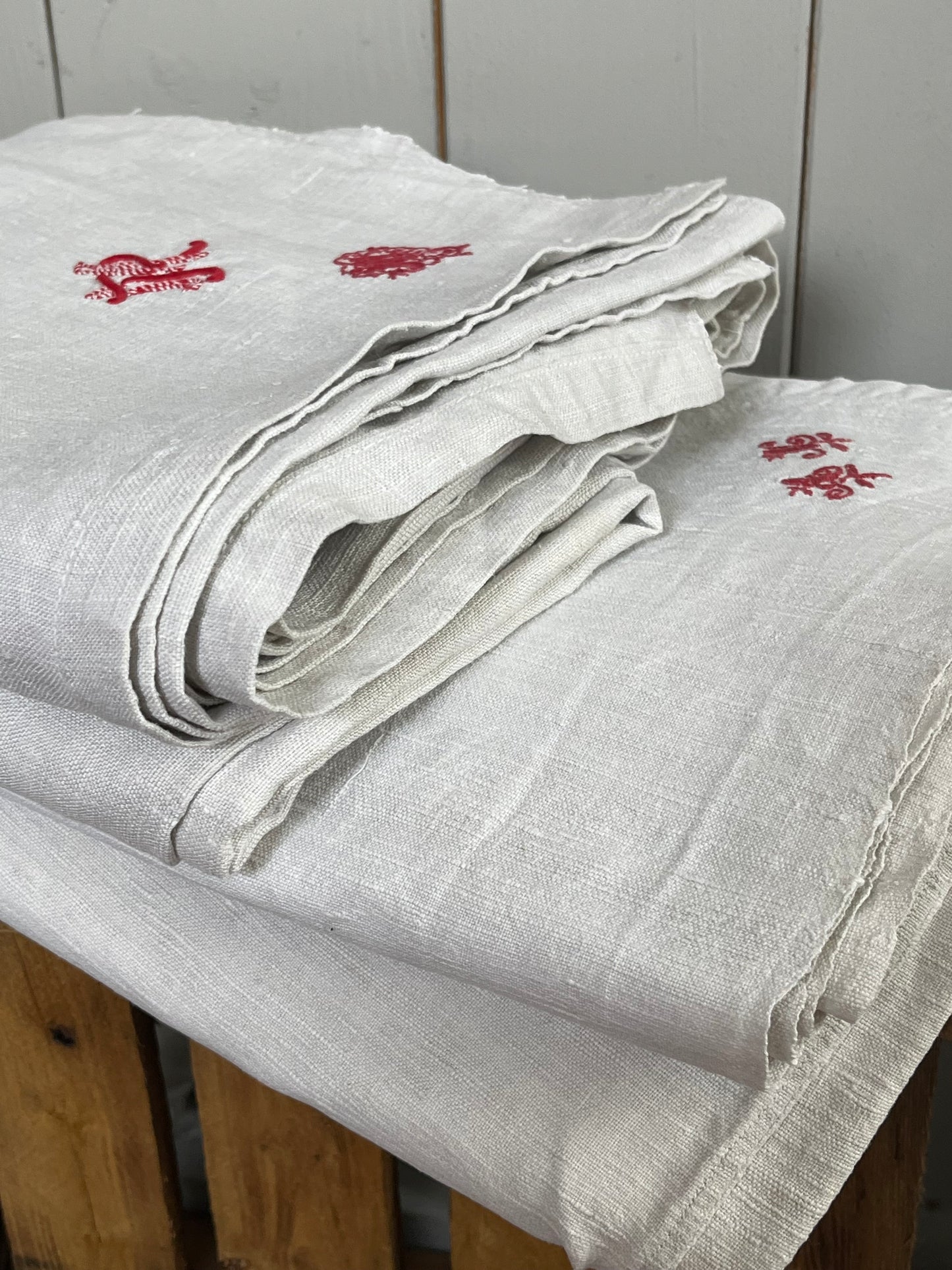 Schweres und bildschönes Leinentuch Laken mit Monogramm 210 x 165