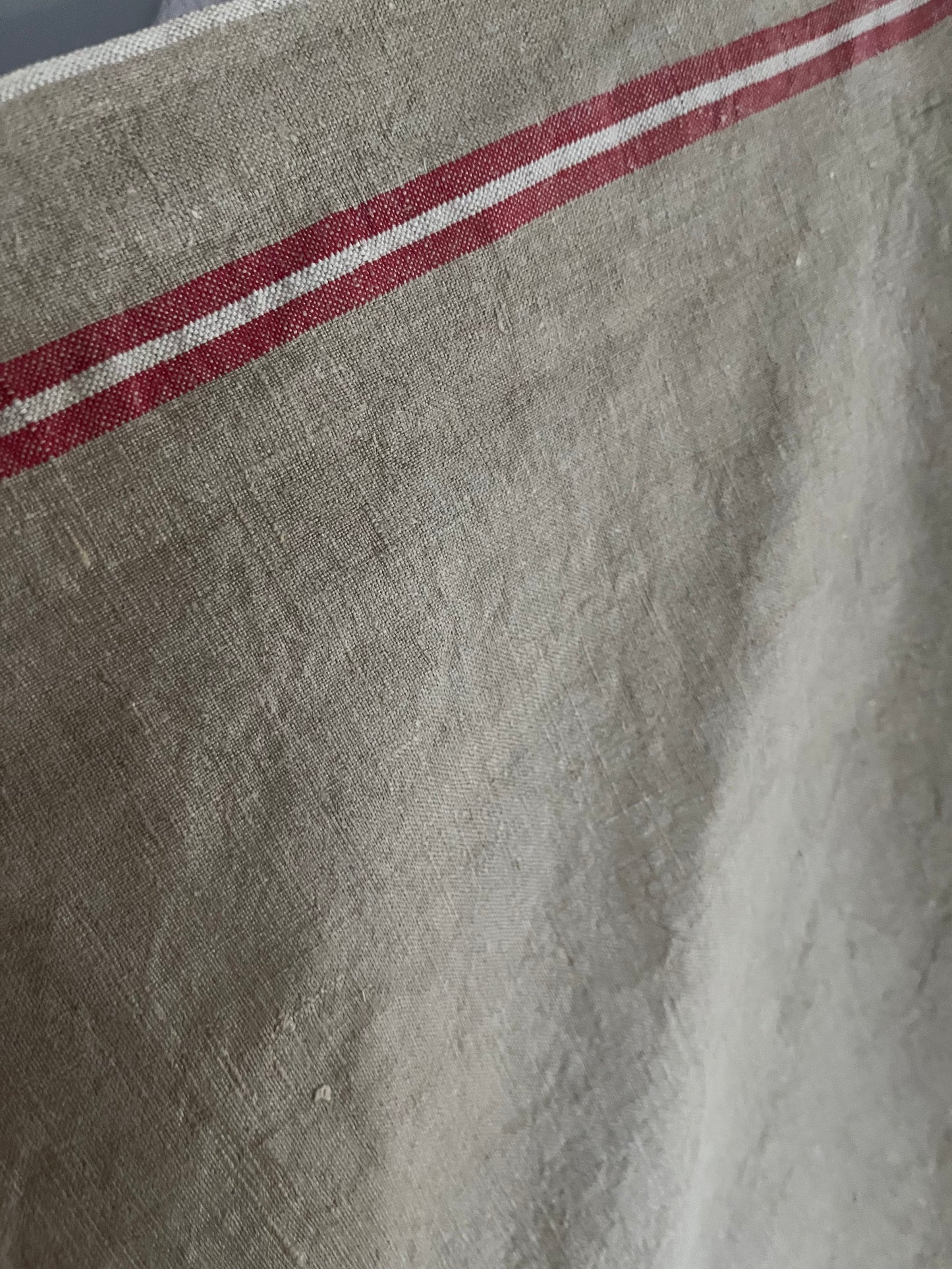 Großes Leinentuch mit rot/weißen Streifen