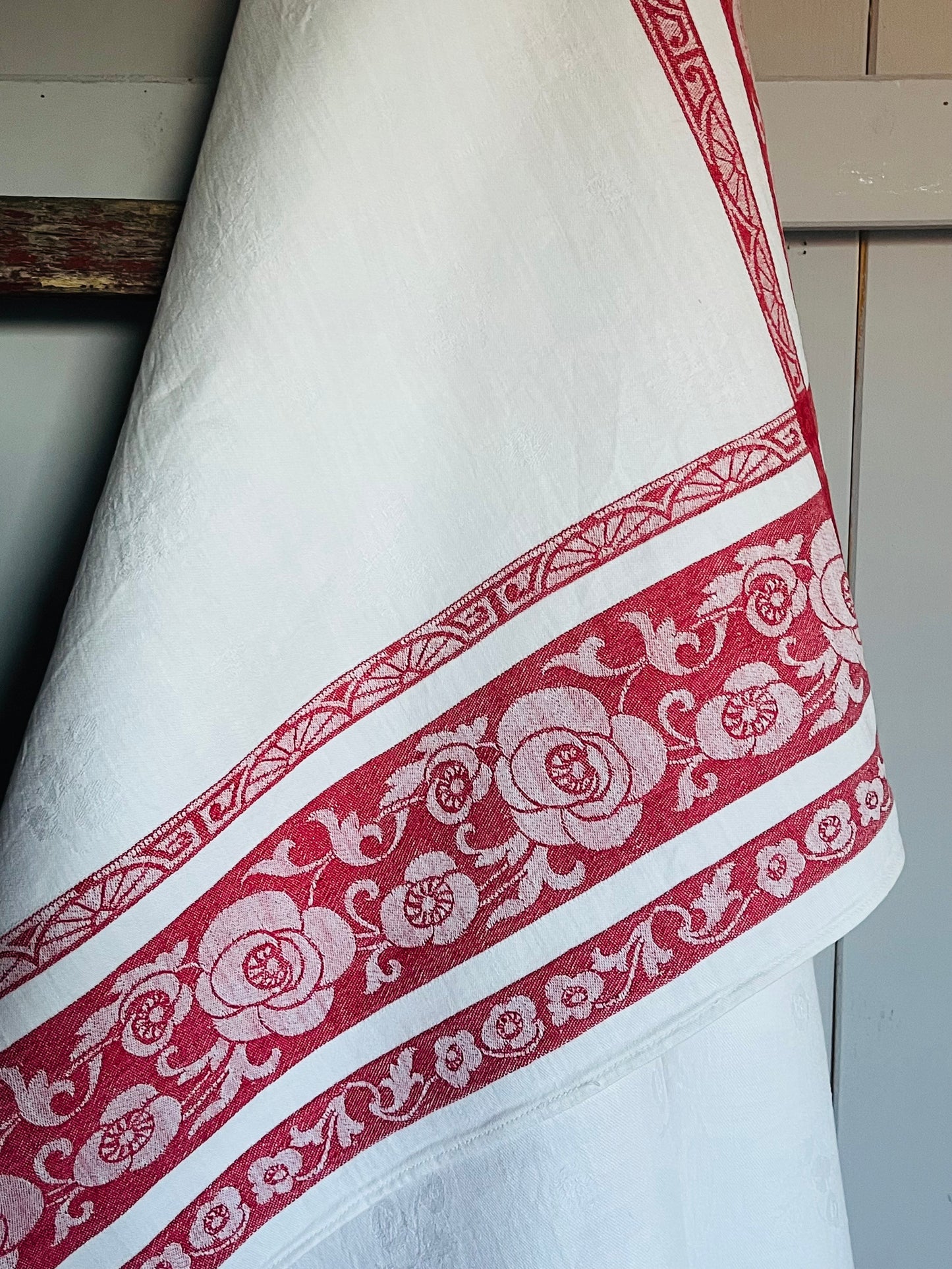 Französische Damastdecke Rot/Weiß 155 x 130