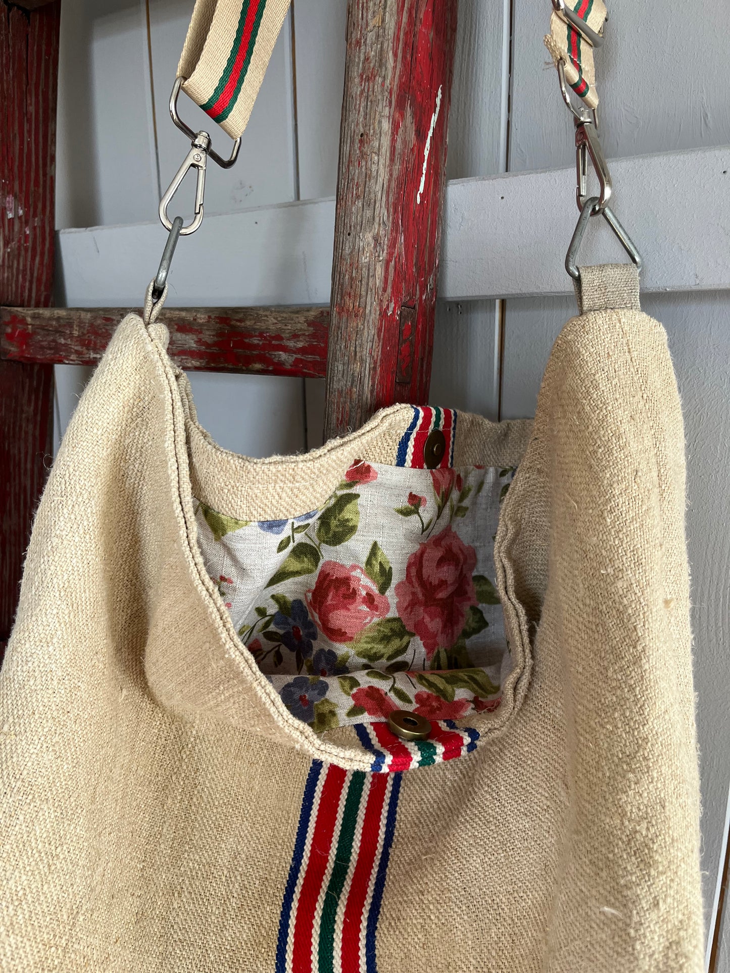 Hanftasche: große Tasche mit Streifen in Rot/Blau/Grün/Weiß