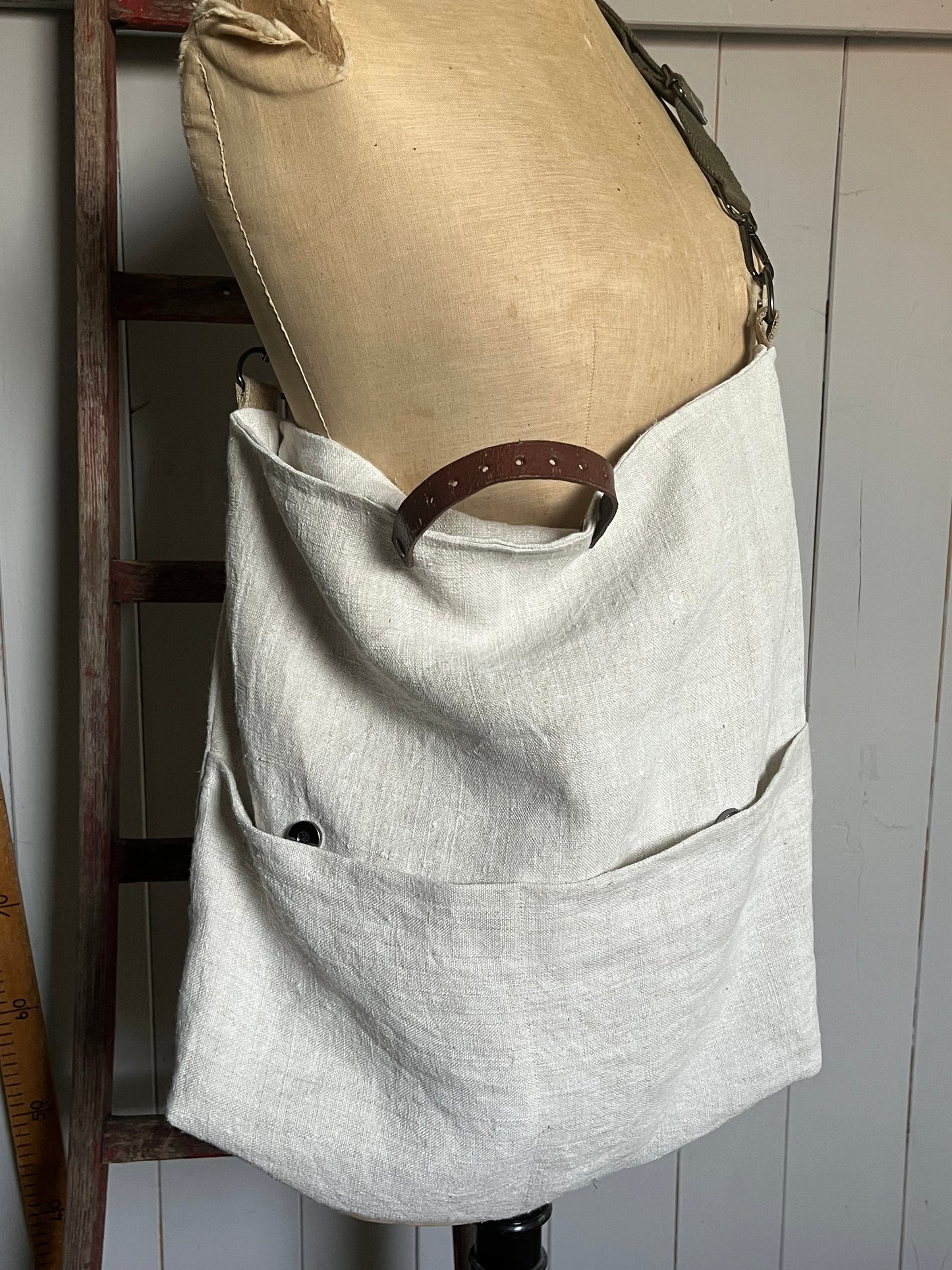 Pur: große Tasche aus altem Bauernleinen mit Extras