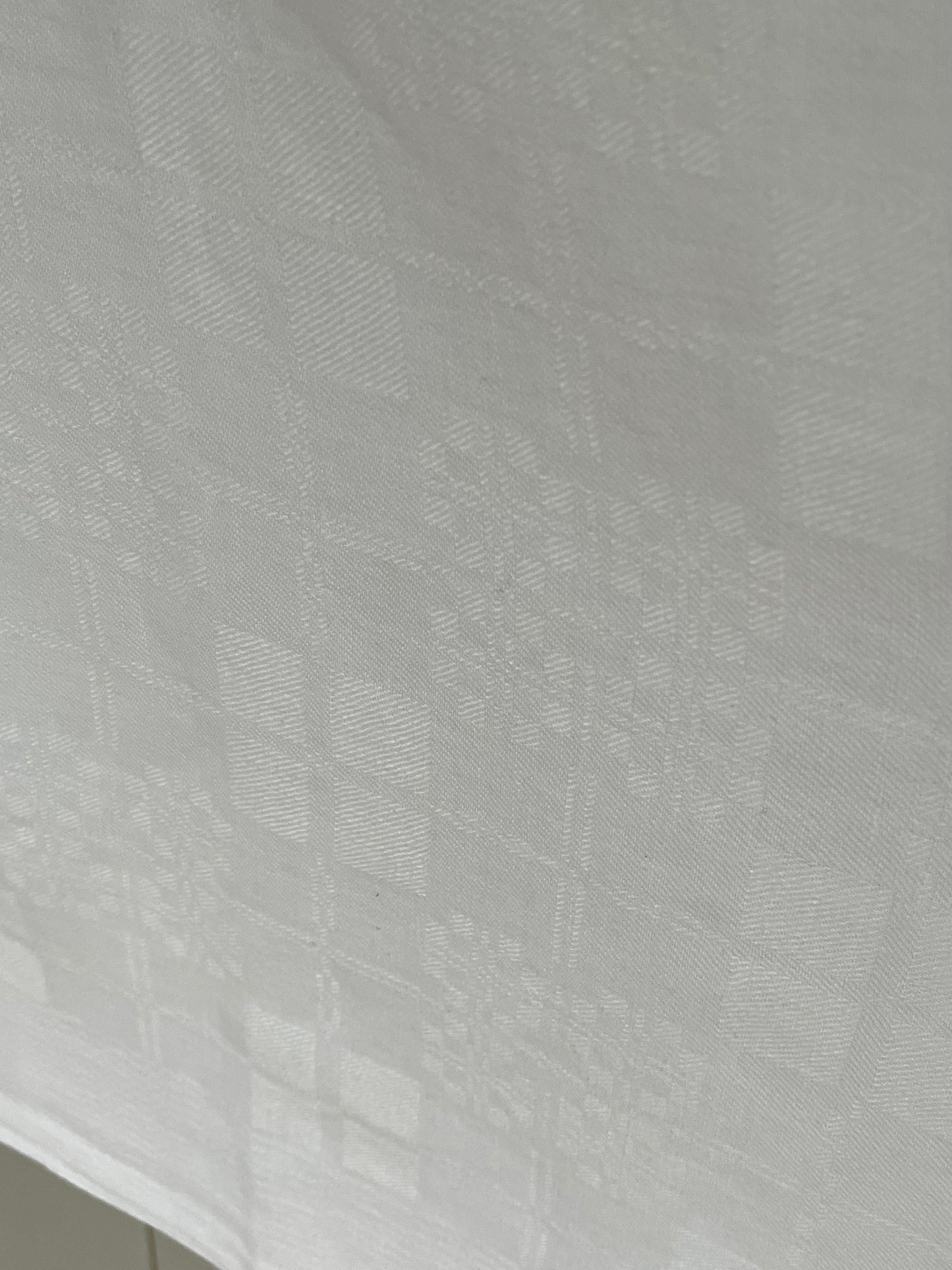 Alte Tischdecke Damast mit elegantem Monogramm „D“ 160 x 115 - kleine Defekte