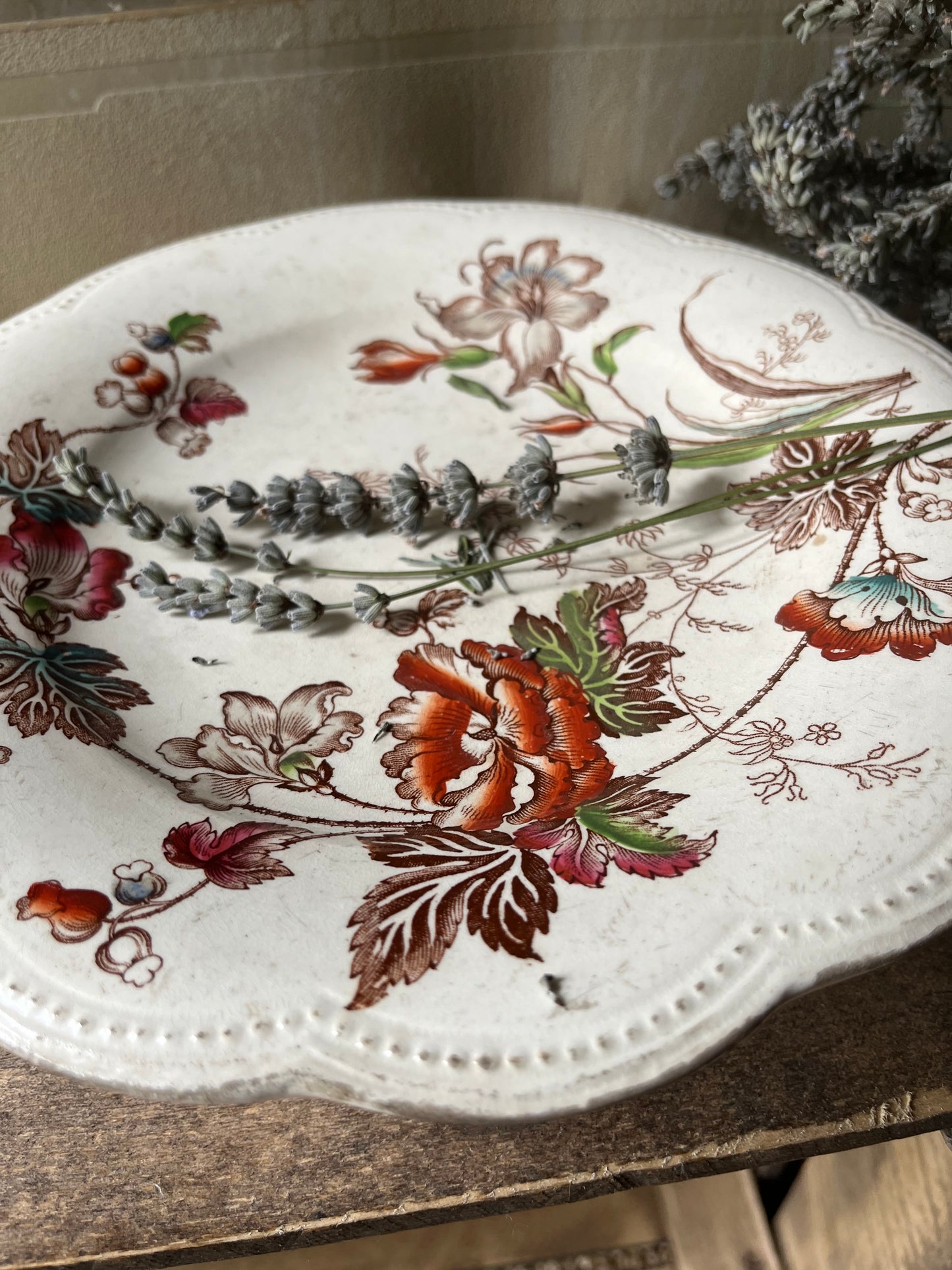 Rarität: sehr alte amerikanische Etagere Keramik mit opulenten Blumen und Patina