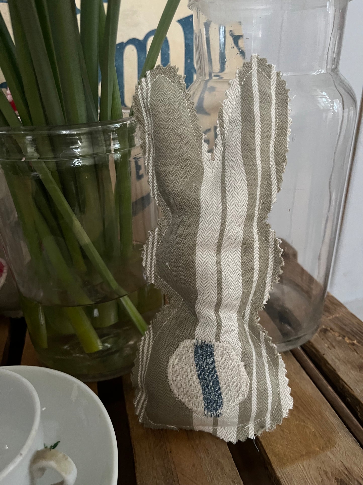 3 Lavendel-Hasen aus altem Bauernstoff