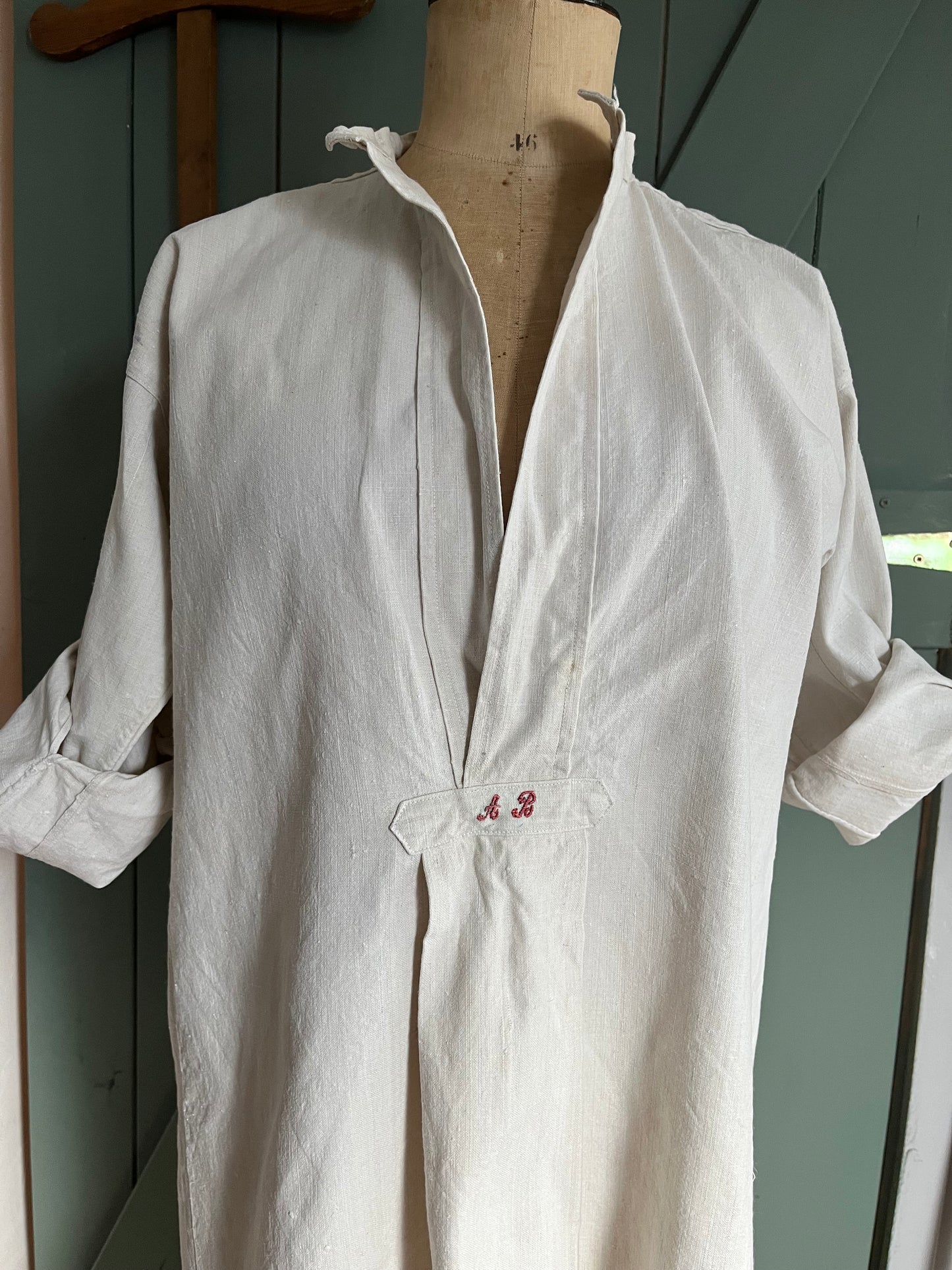 Großvaterhemd mit Stil und Monogramm AB: heute gemütliche Tunika