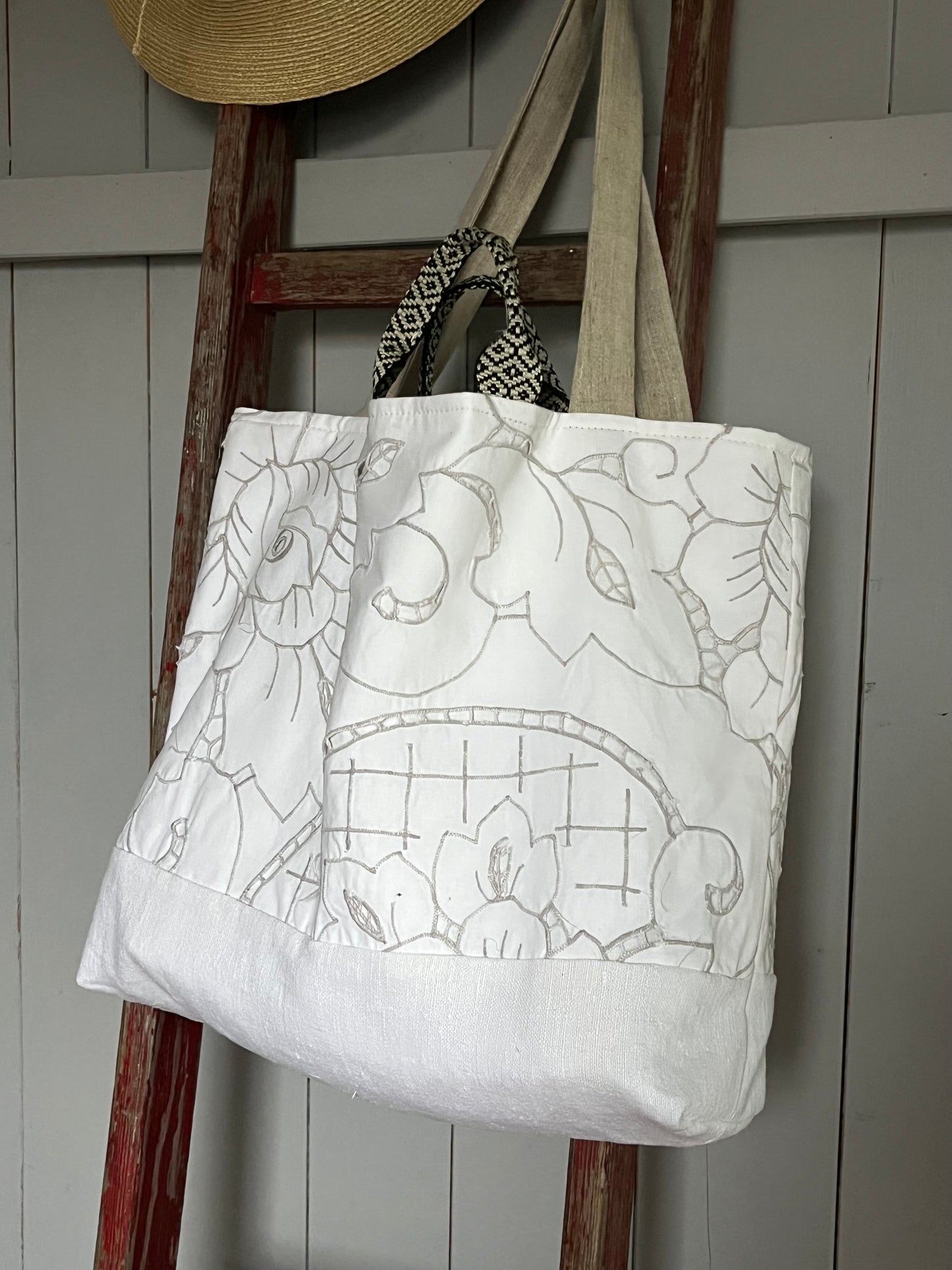 Extra große Tasche aus alter Richelieuspitze
