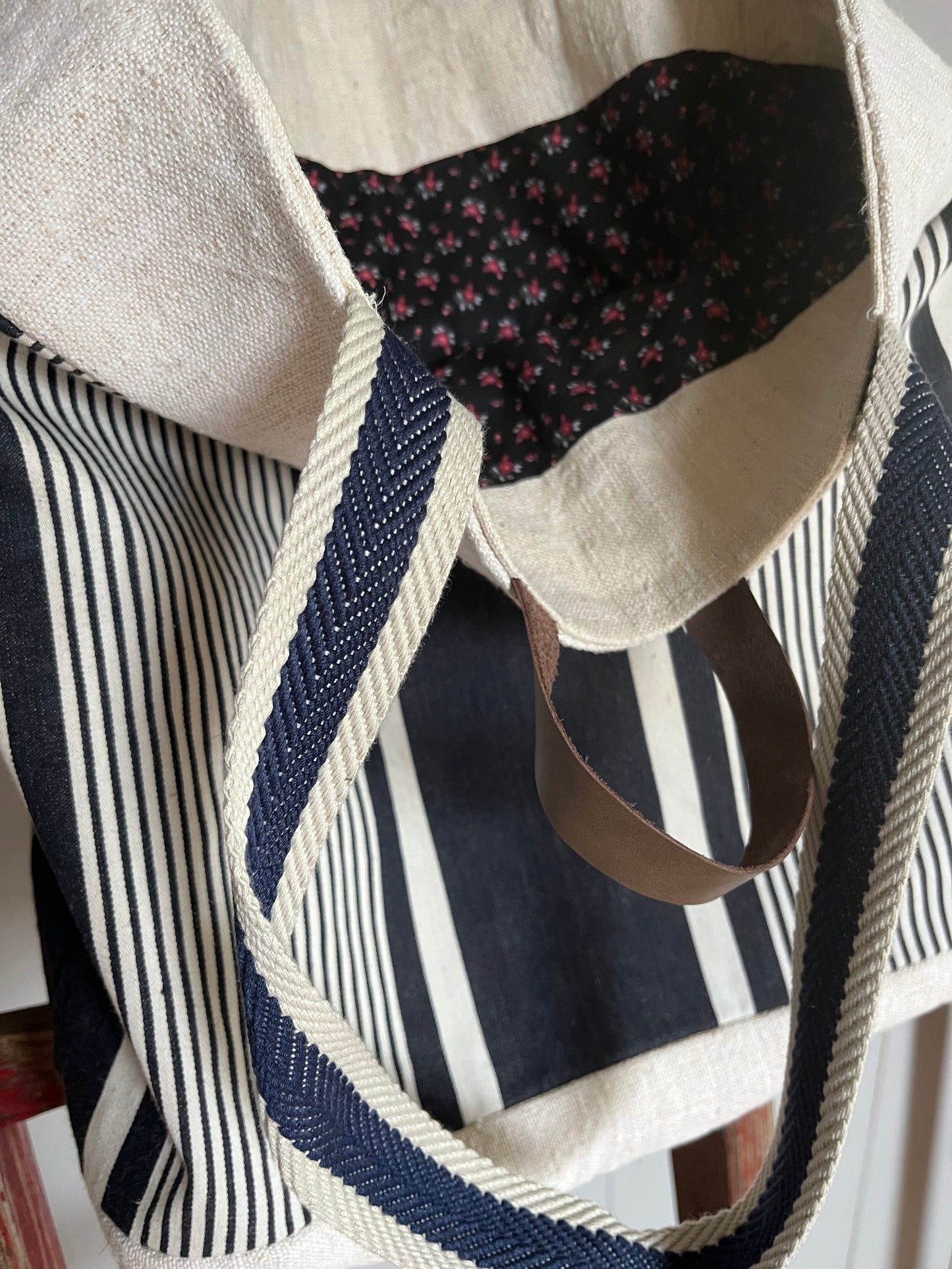 Blau: Große Tasche aus altem französischen Leinenstoff