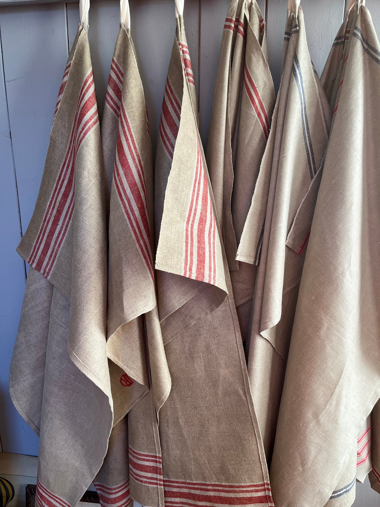 XL Leinentuch mit extra breiten rot/weißen Streifen