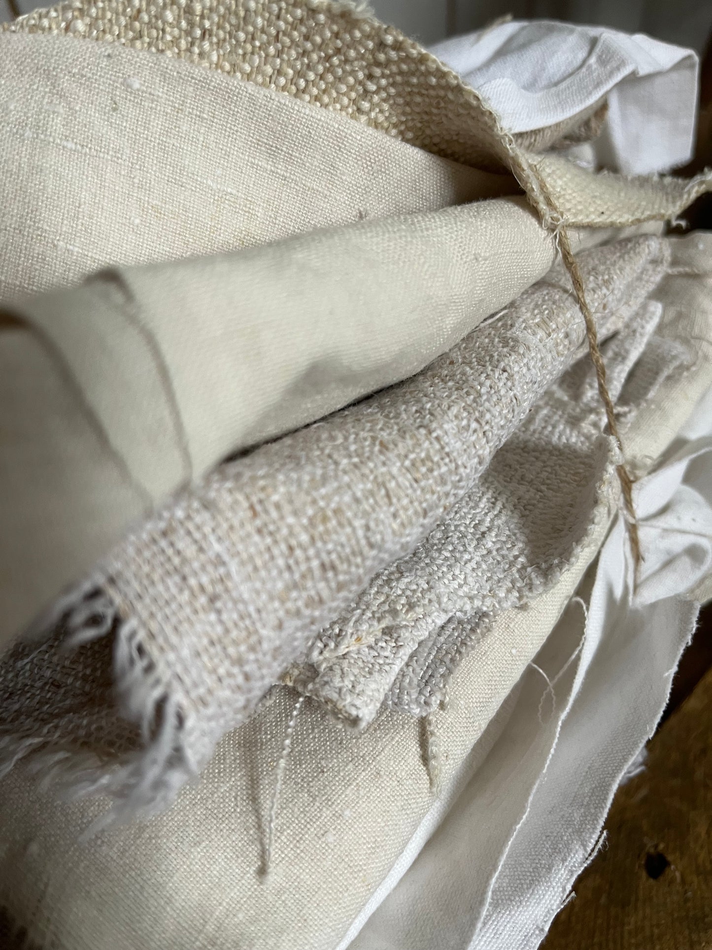 1,2 Kilo Reste altes Leinen für Puppenstube Patchwork