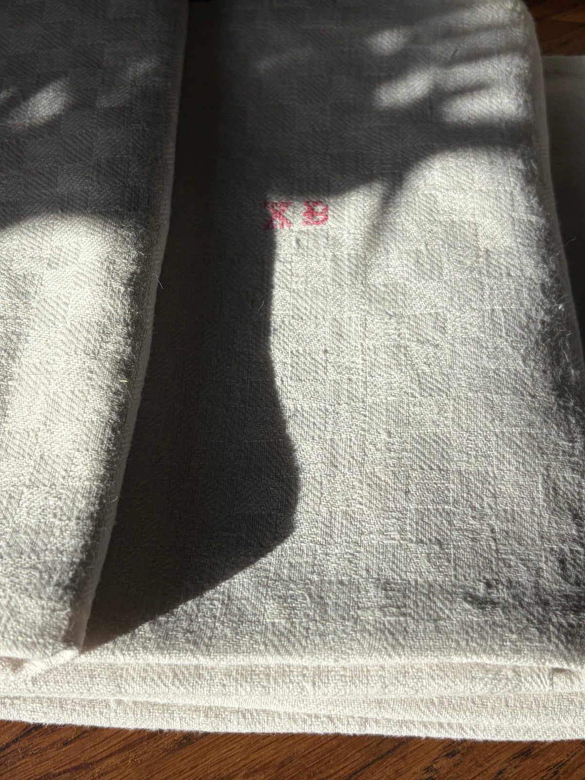 Sechs XL Servietten, Klassiker, aus Frankreich mit kleinem Monogramm