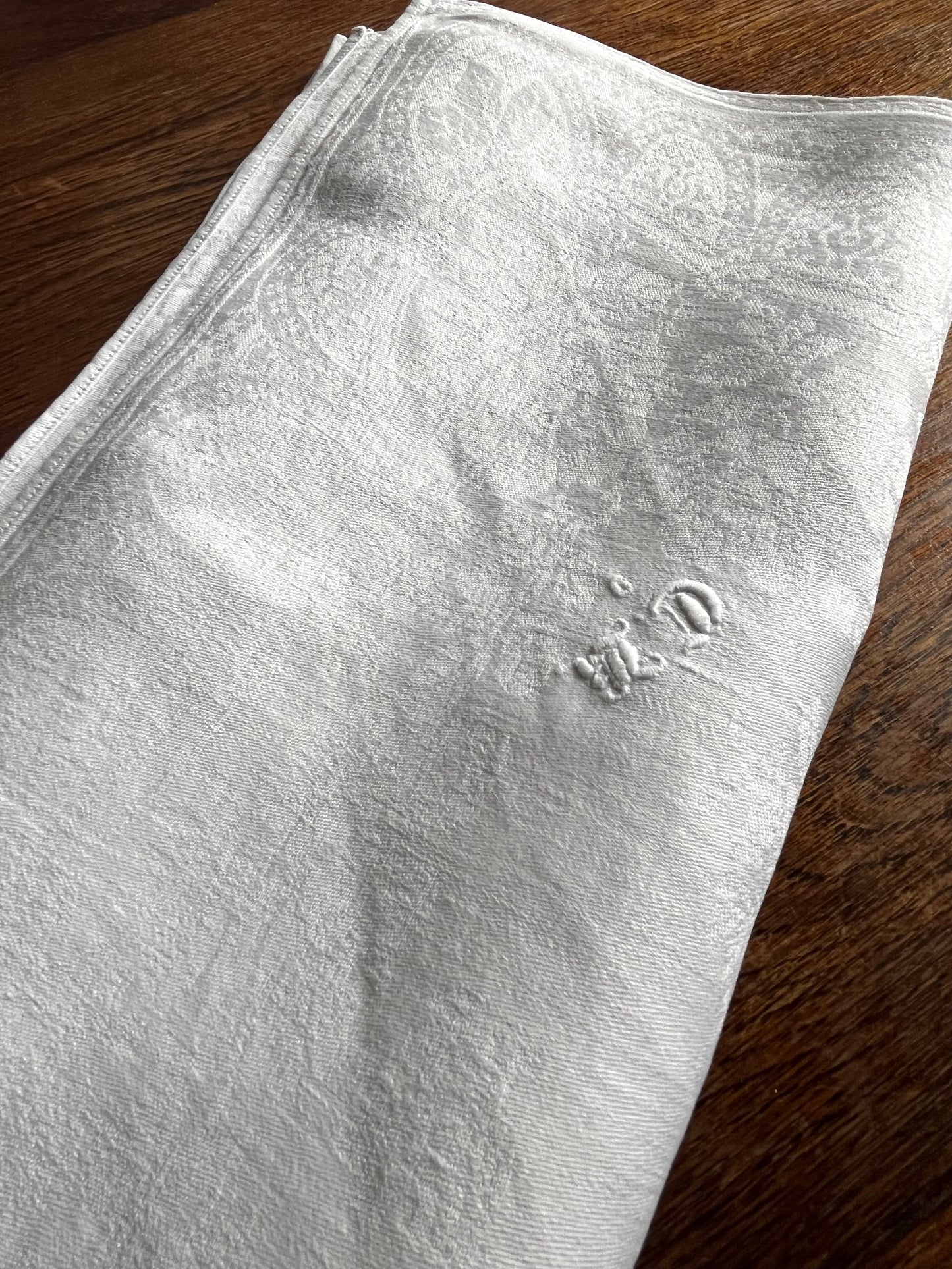 Leinendecke Serviette aus Frankreich mit Prunkdamast und Monogramm