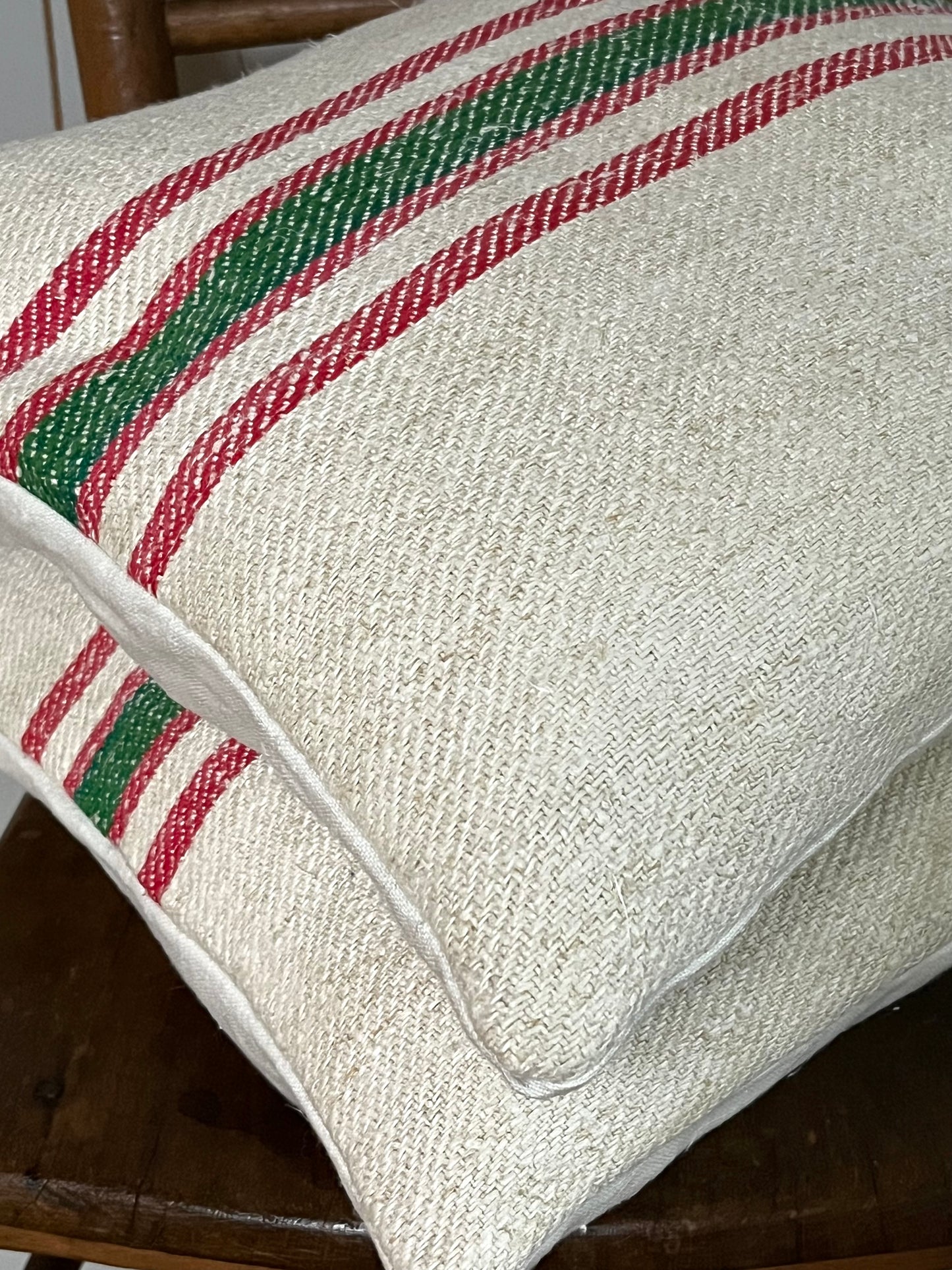 Rot/Grün gestreift: Vintage Kissen aus altem Leinensack 40 x 40