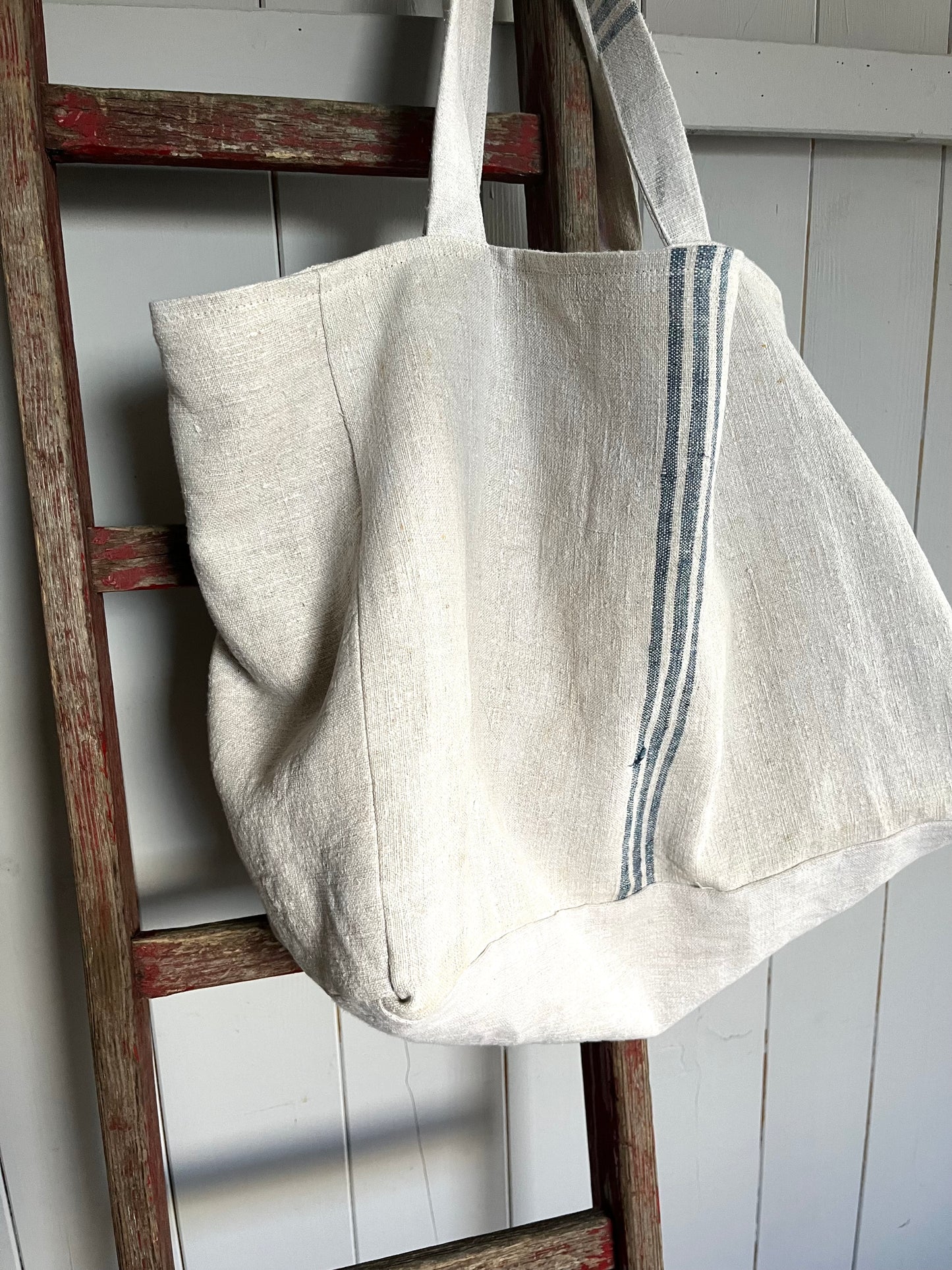 Blau gestreift: große Tasche aus weichem Leinensack