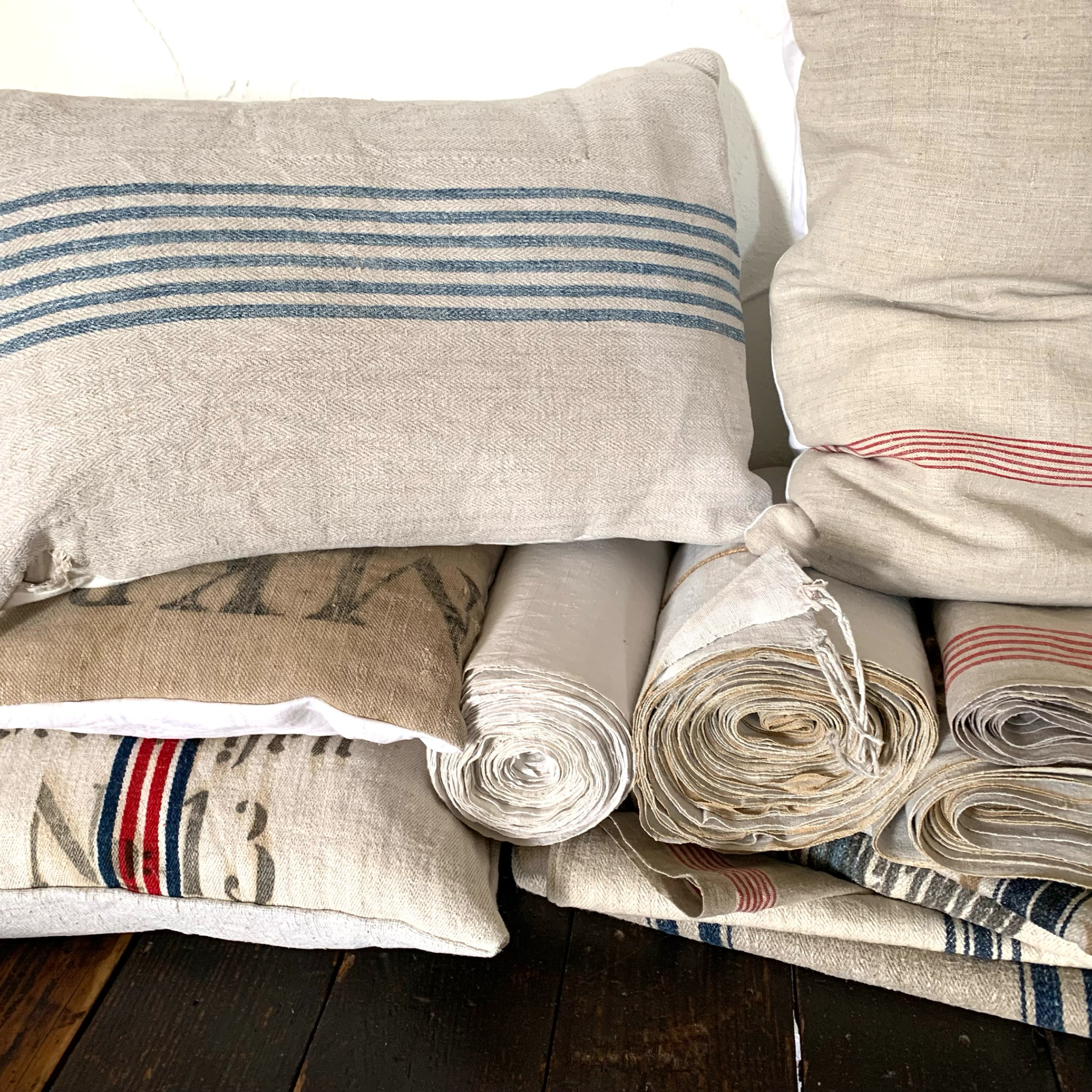 Antikes und modernes Leinen, Stoffgeschäft, Taschen, Kissen und