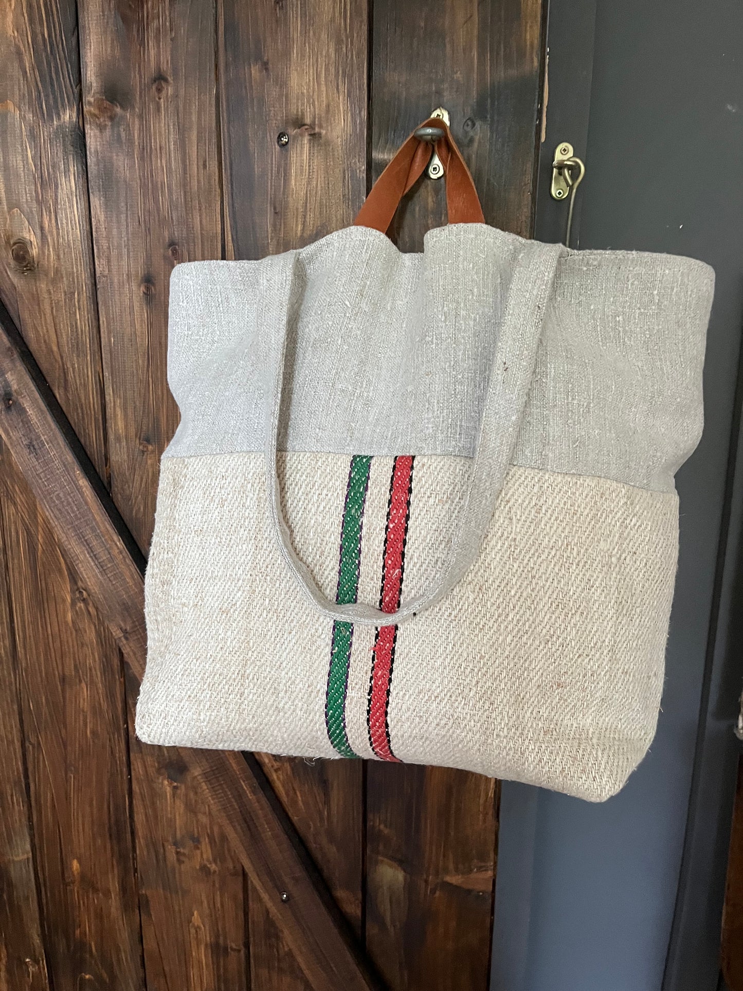 Gestreift: Große Tasche aus altem Leinensack mit Streifen